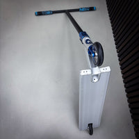 Striker Supremacy Street Custom Build Kickbike - Svart/Rainbow-ScootWorld.se