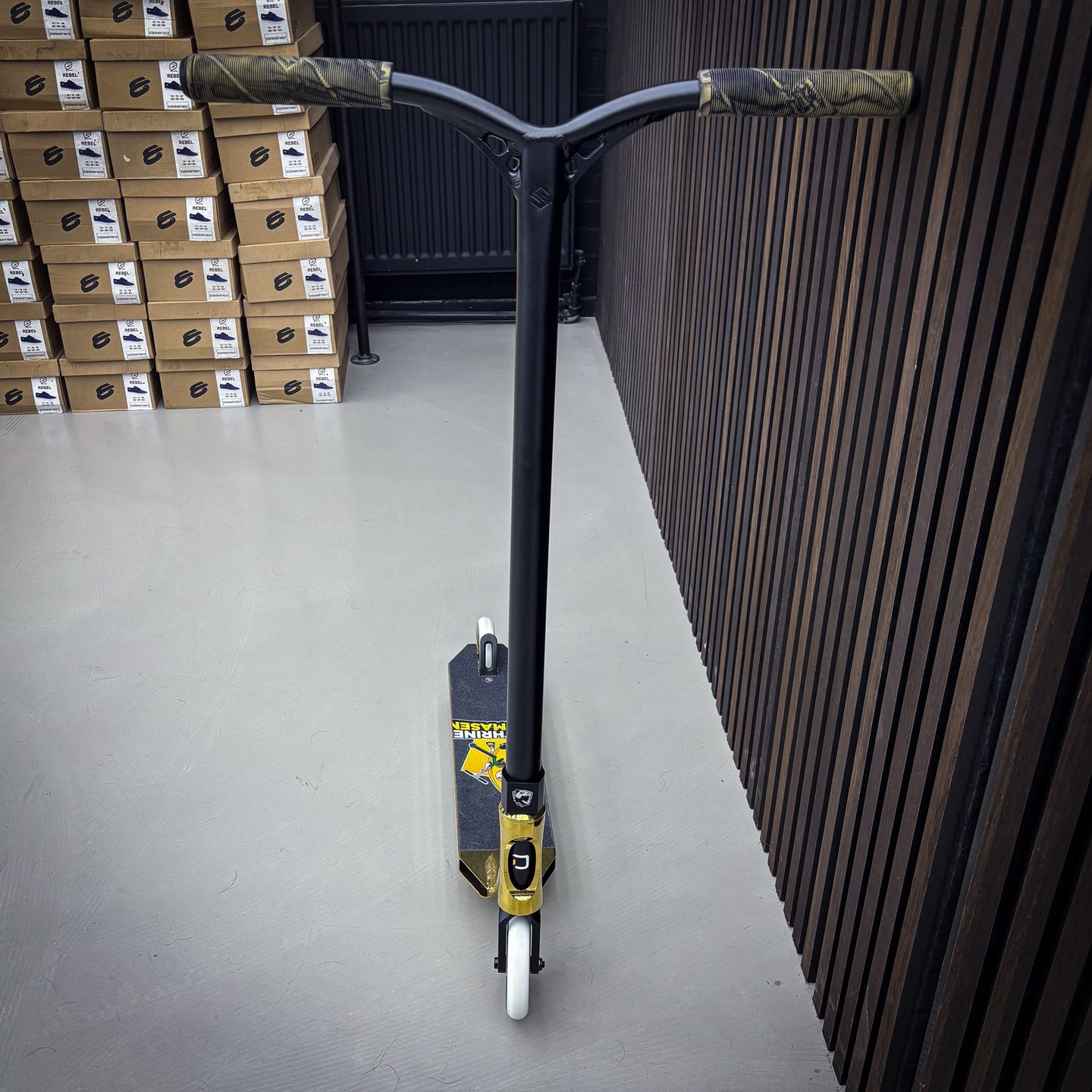 Black & Gold Custom Build Kickbike - Svart/Rainbow-ScootWorld.se