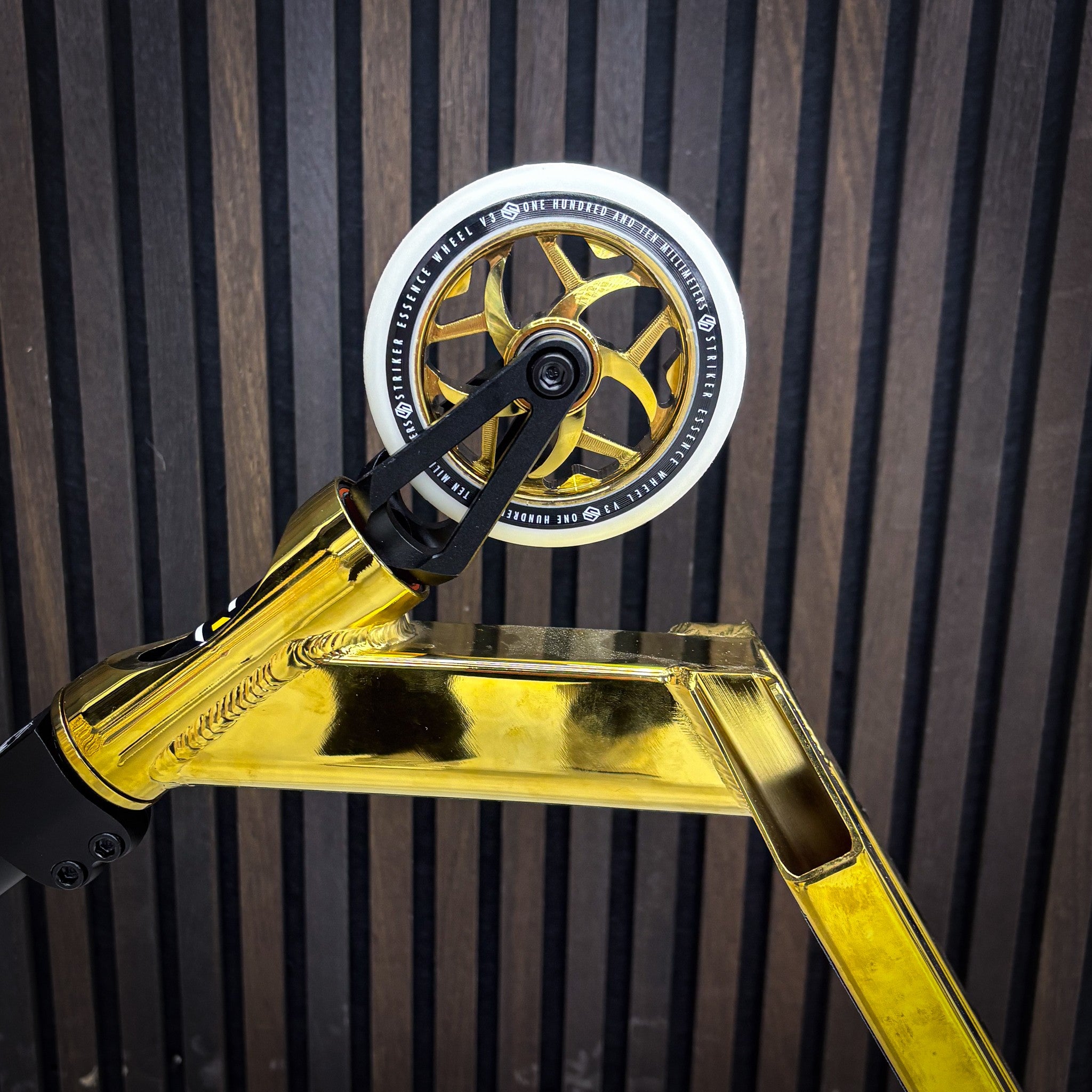 Black & Gold Custom Build Kickbike - Svart/Rainbow-ScootWorld.se