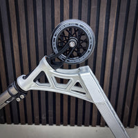 Striker Core Titan Custom Build Kickbike - Svart/Rainbow-ScootWorld.se