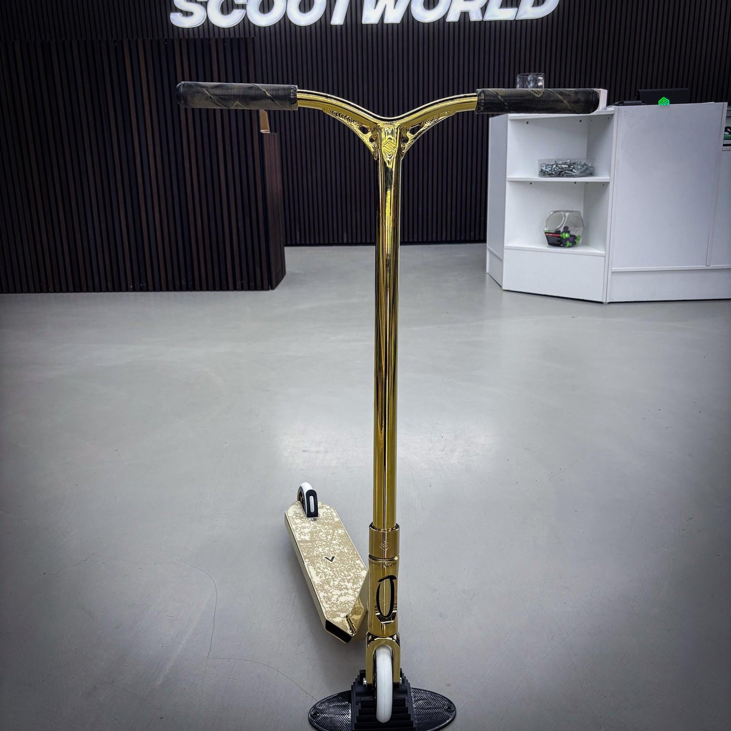 Striker Full Gold Custom Build - Gold-ScootWorld.se