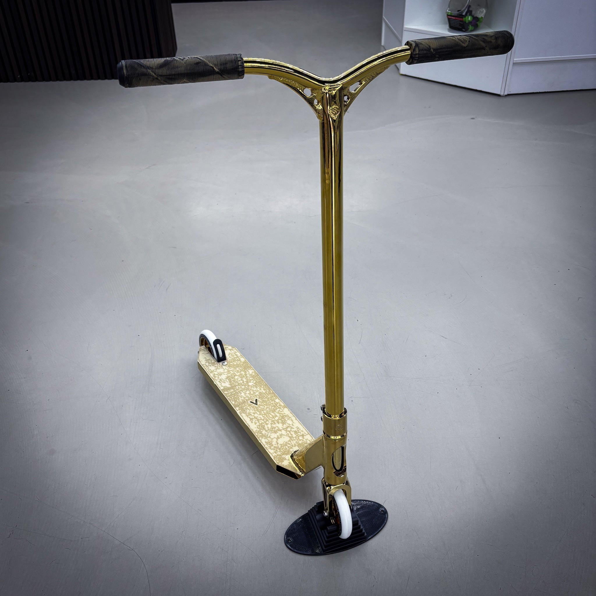 Striker Full Gold Custom Build - Gold-ScootWorld.se