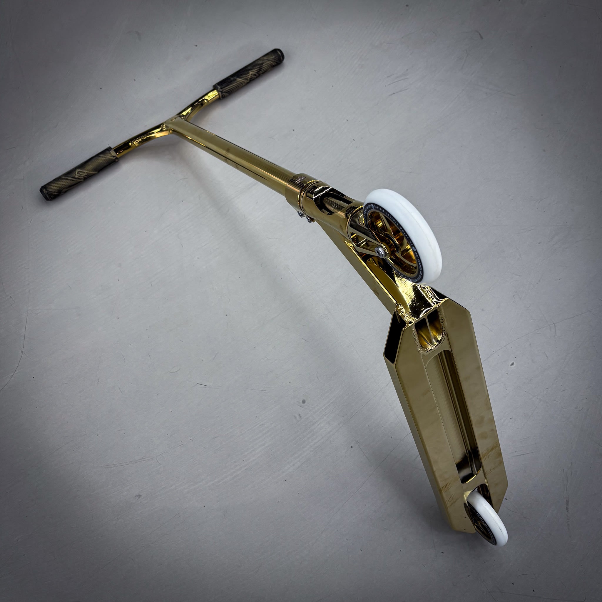 Striker Full Gold Custom Build - Gold-ScootWorld.se