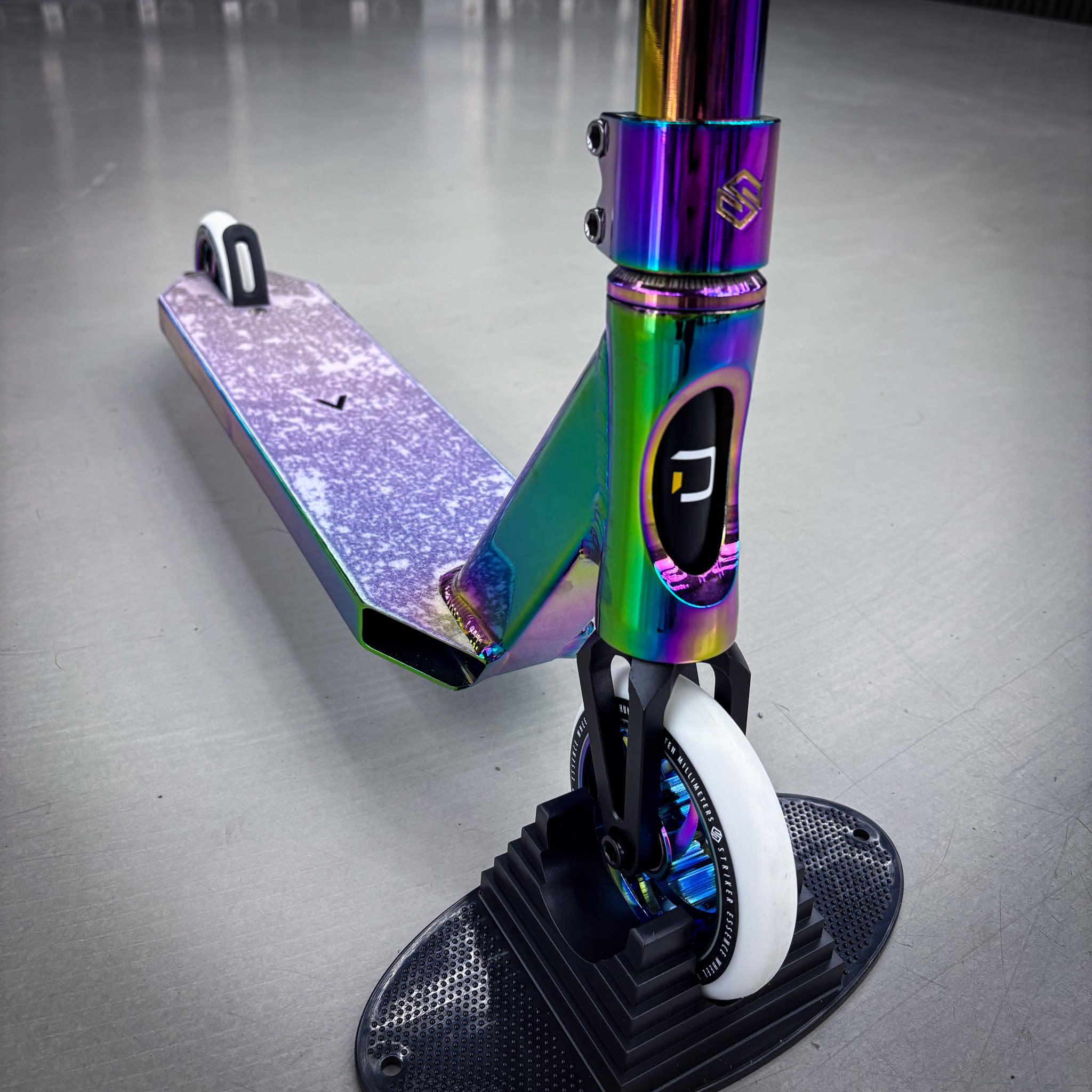 Striker Full Rainbow Custom Build - Rainbow-ScootWorld.se