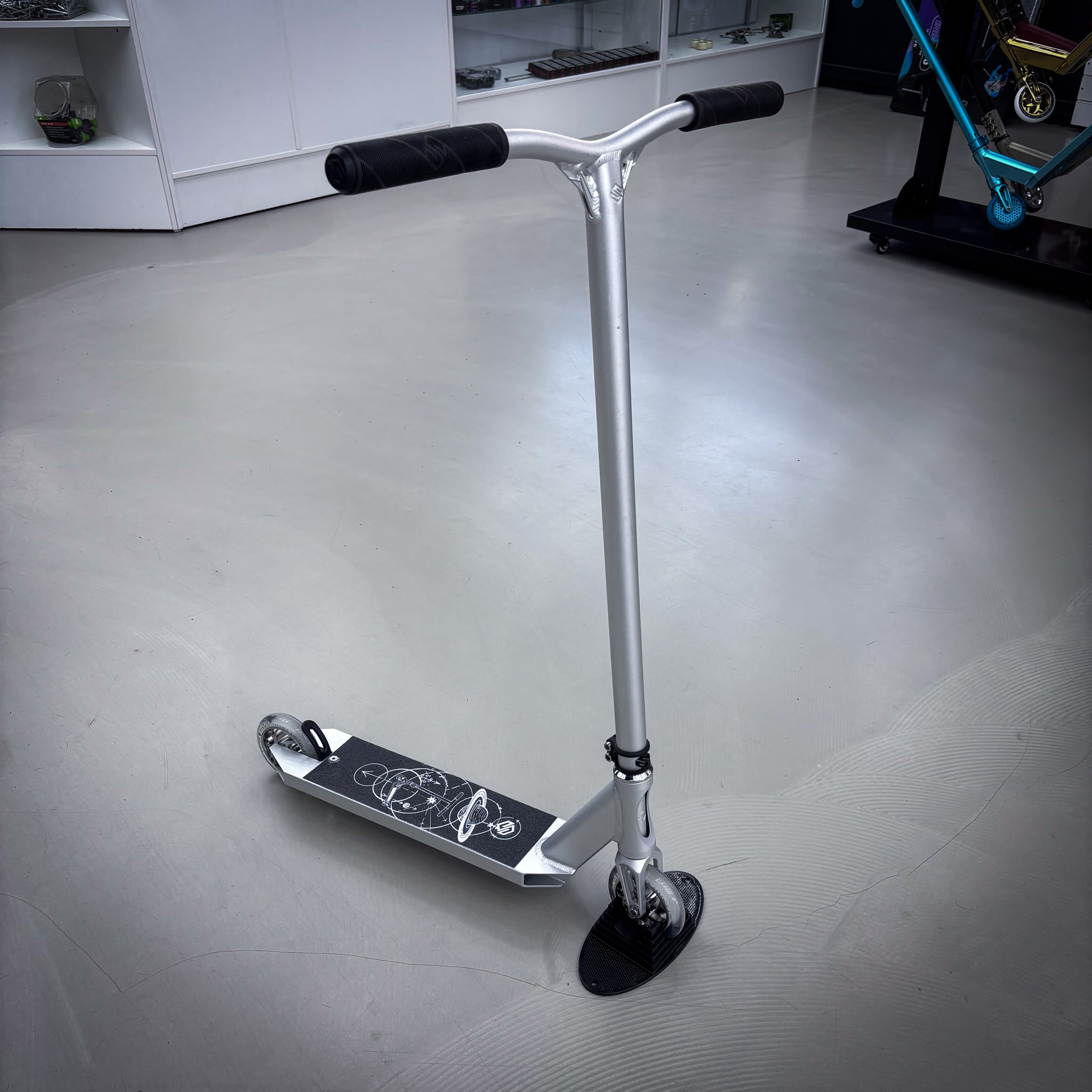 Striker Full Silver Custom Build - Silver-ScootWorld.se