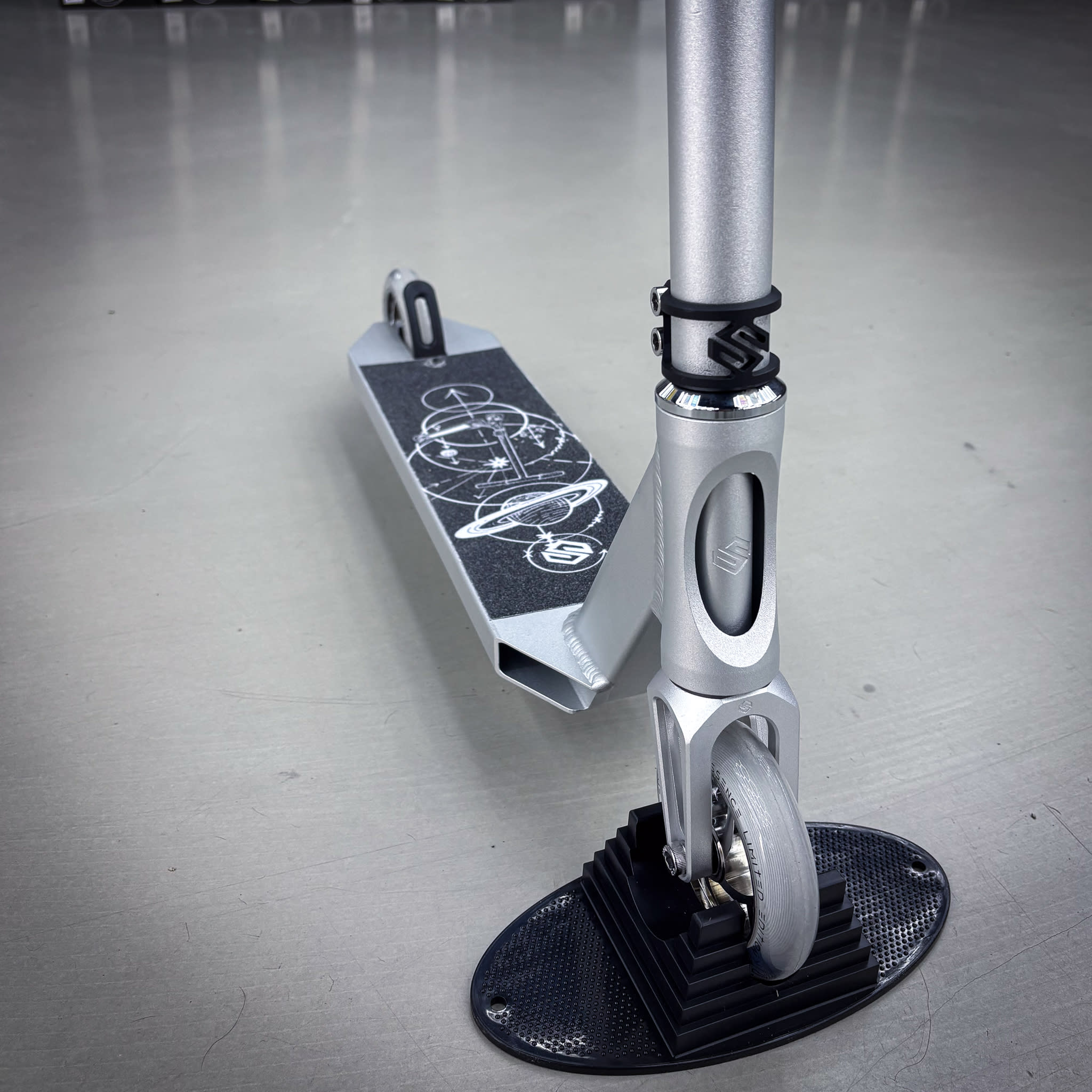 Striker Full Silver Custom Build - Silver-ScootWorld.se