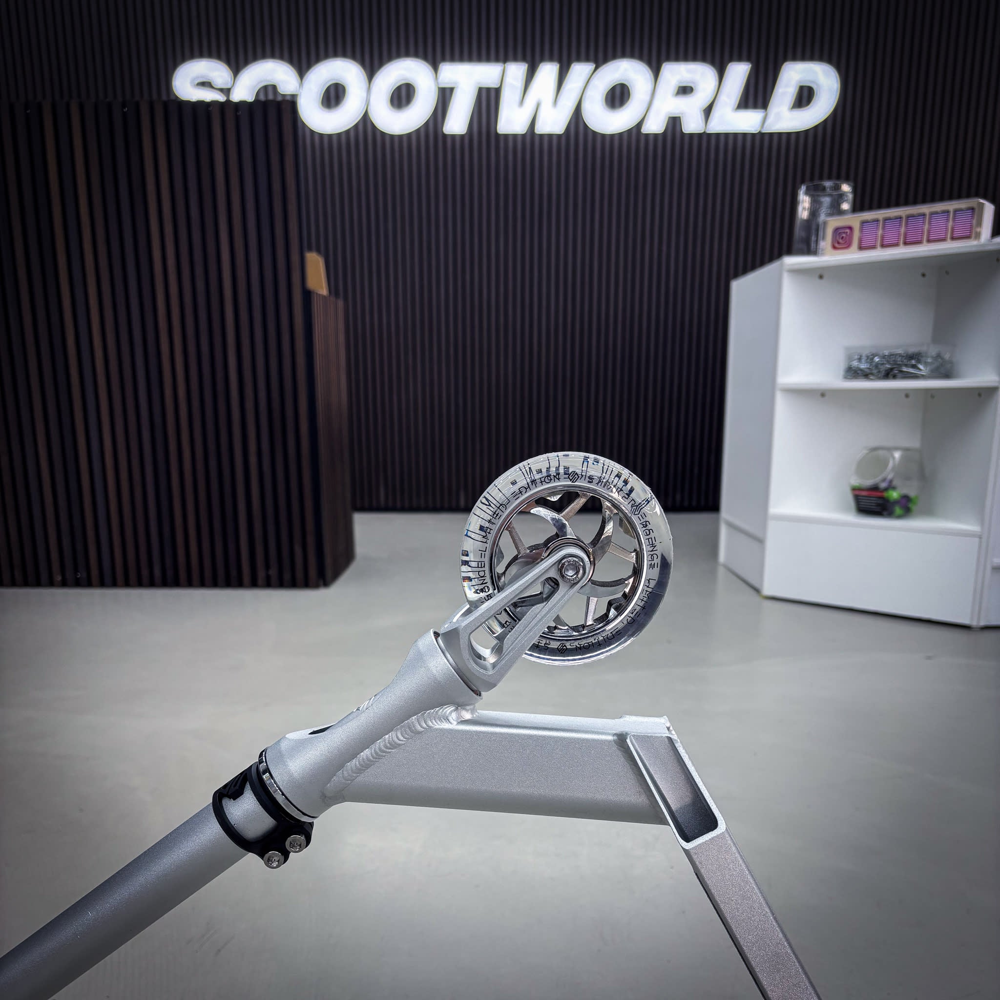 Striker Full Silver Custom Build - Silver-ScootWorld.se