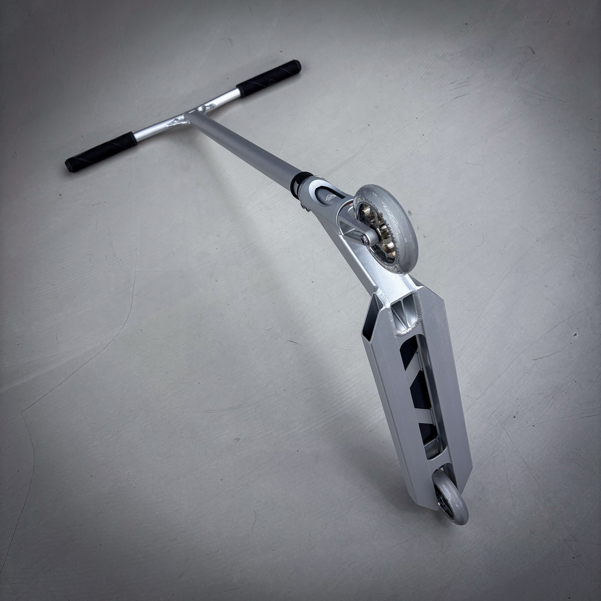 Striker Full Silver Custom Build - Silver-ScootWorld.se