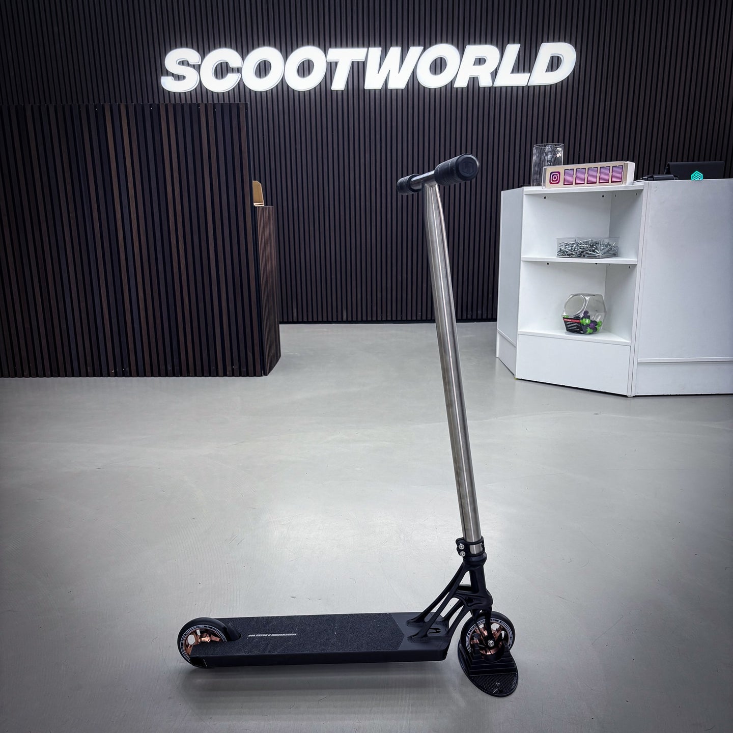 Striker Pandemonium Custom Build - Svart/Silver-ScootWorld.se