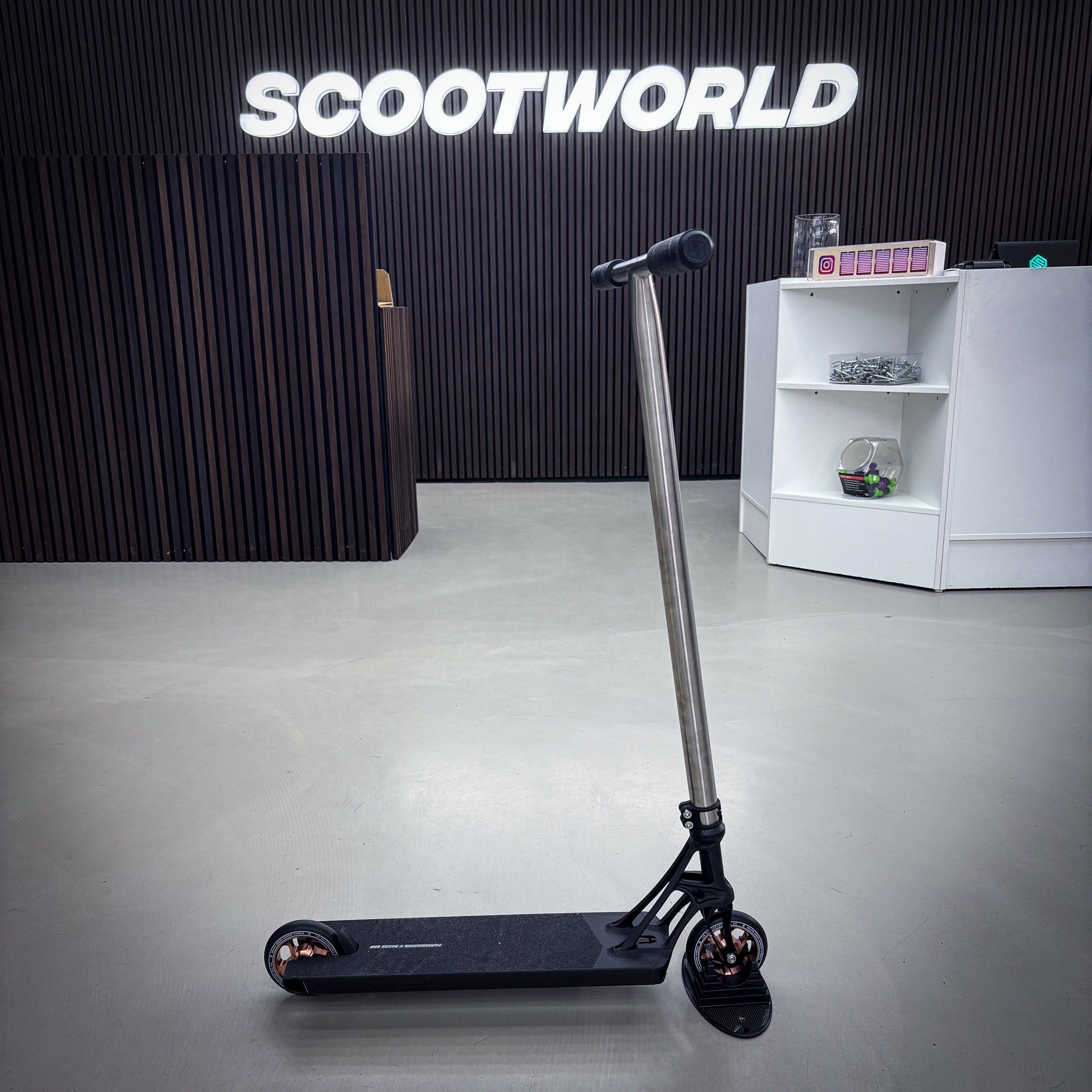 Striker Pandemonium Custom Build - Svart/Silver-ScootWorld.se