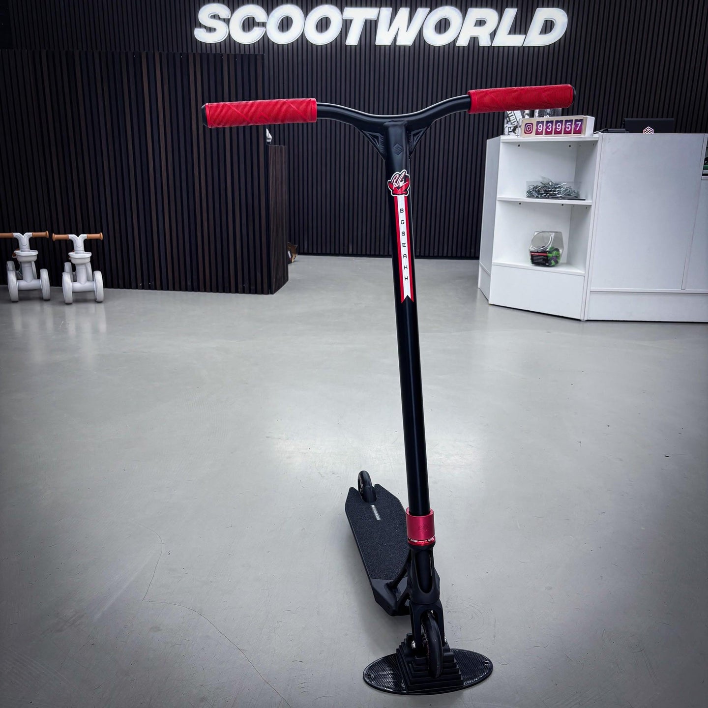 Striker Pandemonium Red/Black Custom Build - Svart/Röd-ScootWorld.se