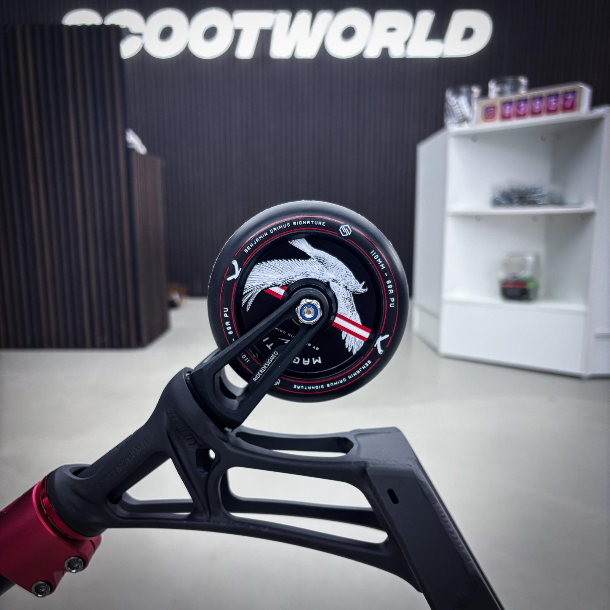 Striker Pandemonium Red/Black Custom Build - Svart/Röd-ScootWorld.se