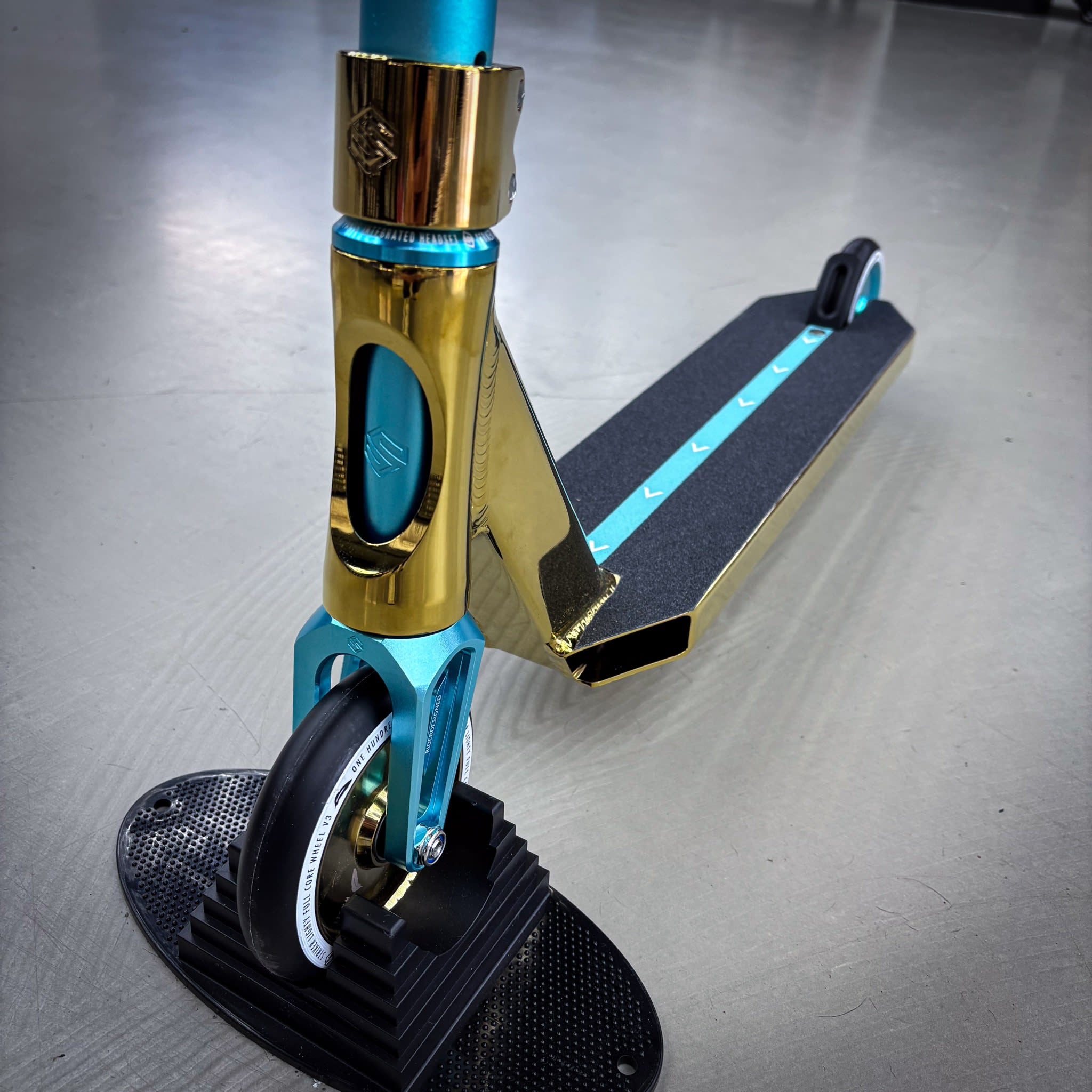 Striker Blue/Gold Custom Build - Blå/Gold-ScootWorld.se