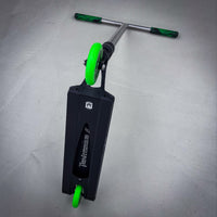 Striker Pandemonium Box Titan Green Custom Build - Svat/Grön/Silver-ScootWorld.se