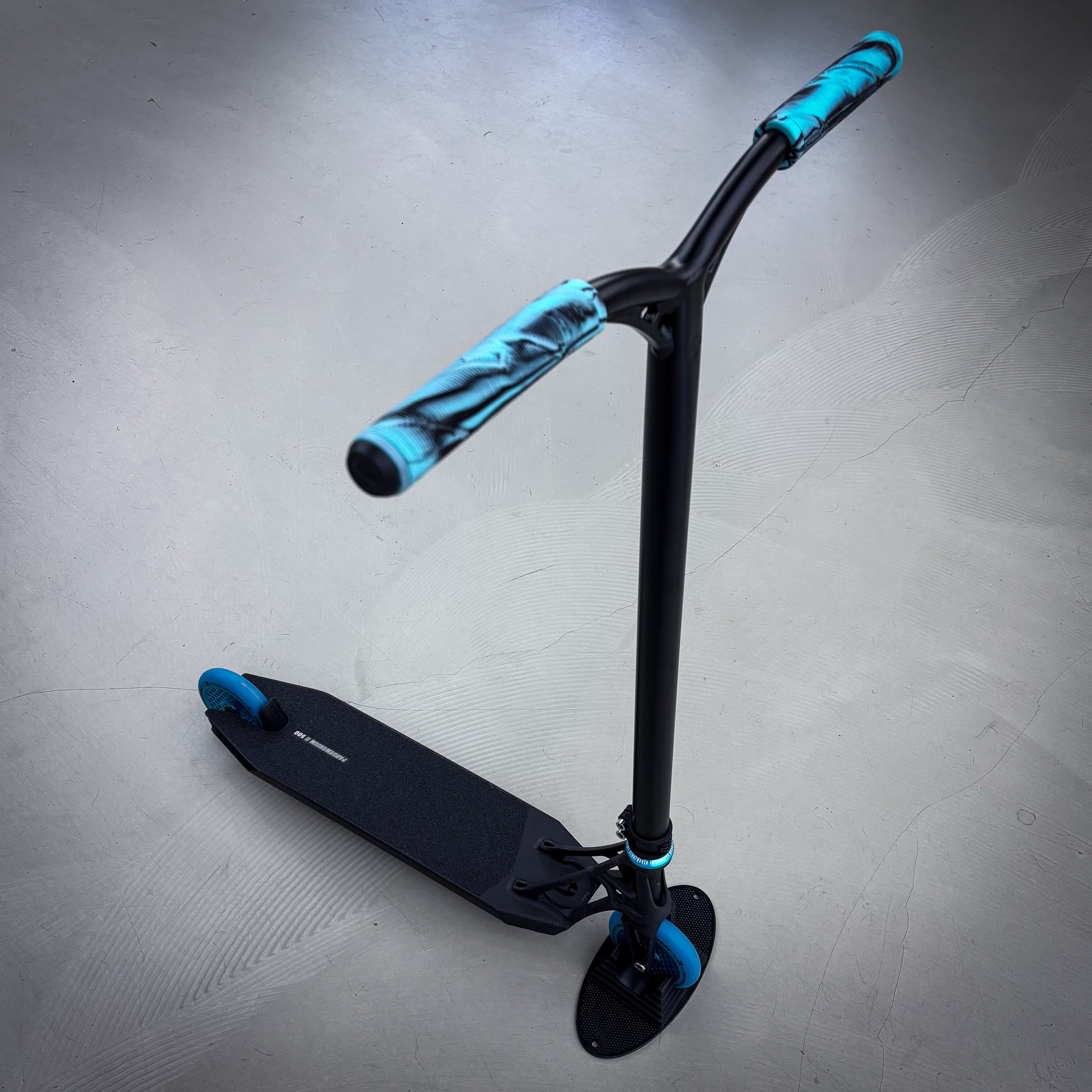 Striker Pandemonium Black/Teal Custom Build - Svart/Turkos-ScootWorld.se