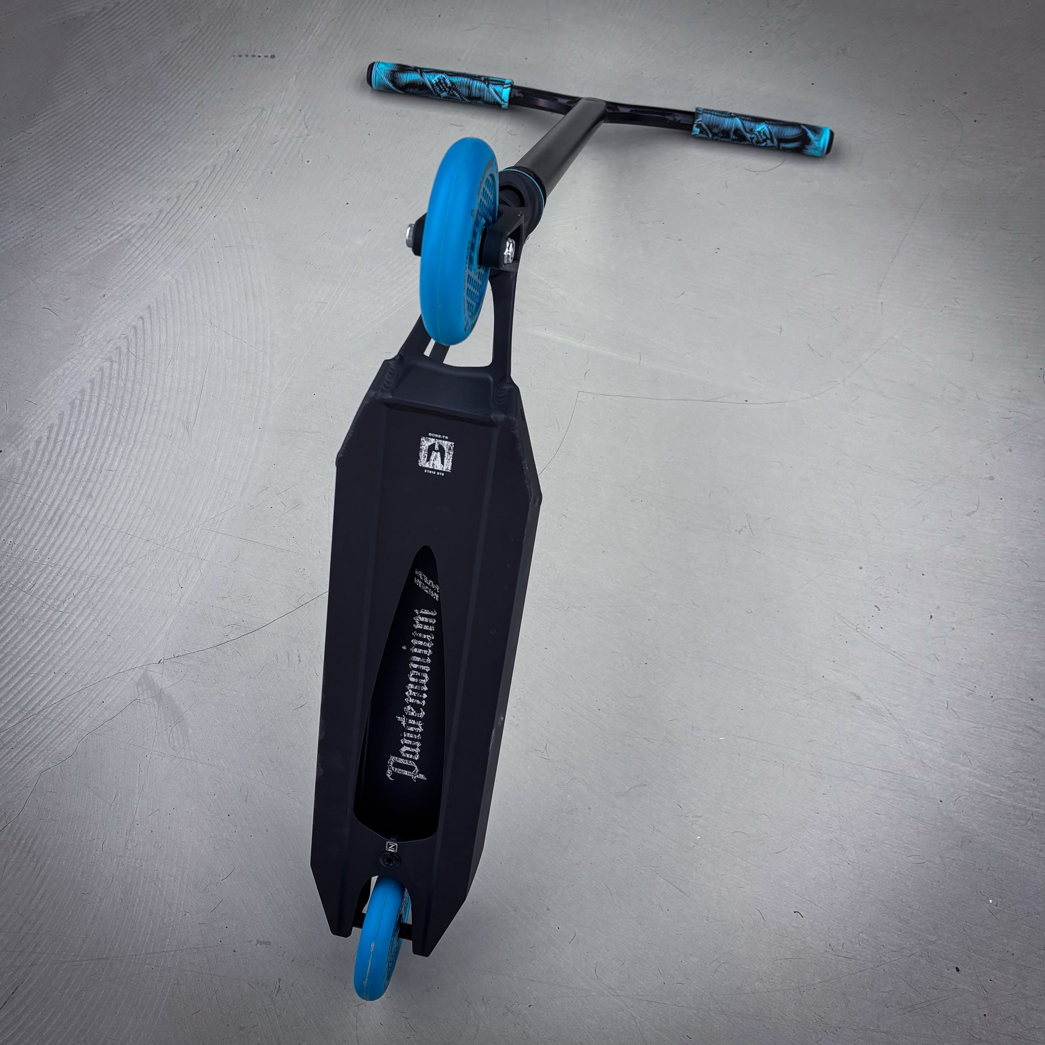 Striker Pandemonium Black/Teal Custom Build - Svart/Turkos-ScootWorld.se