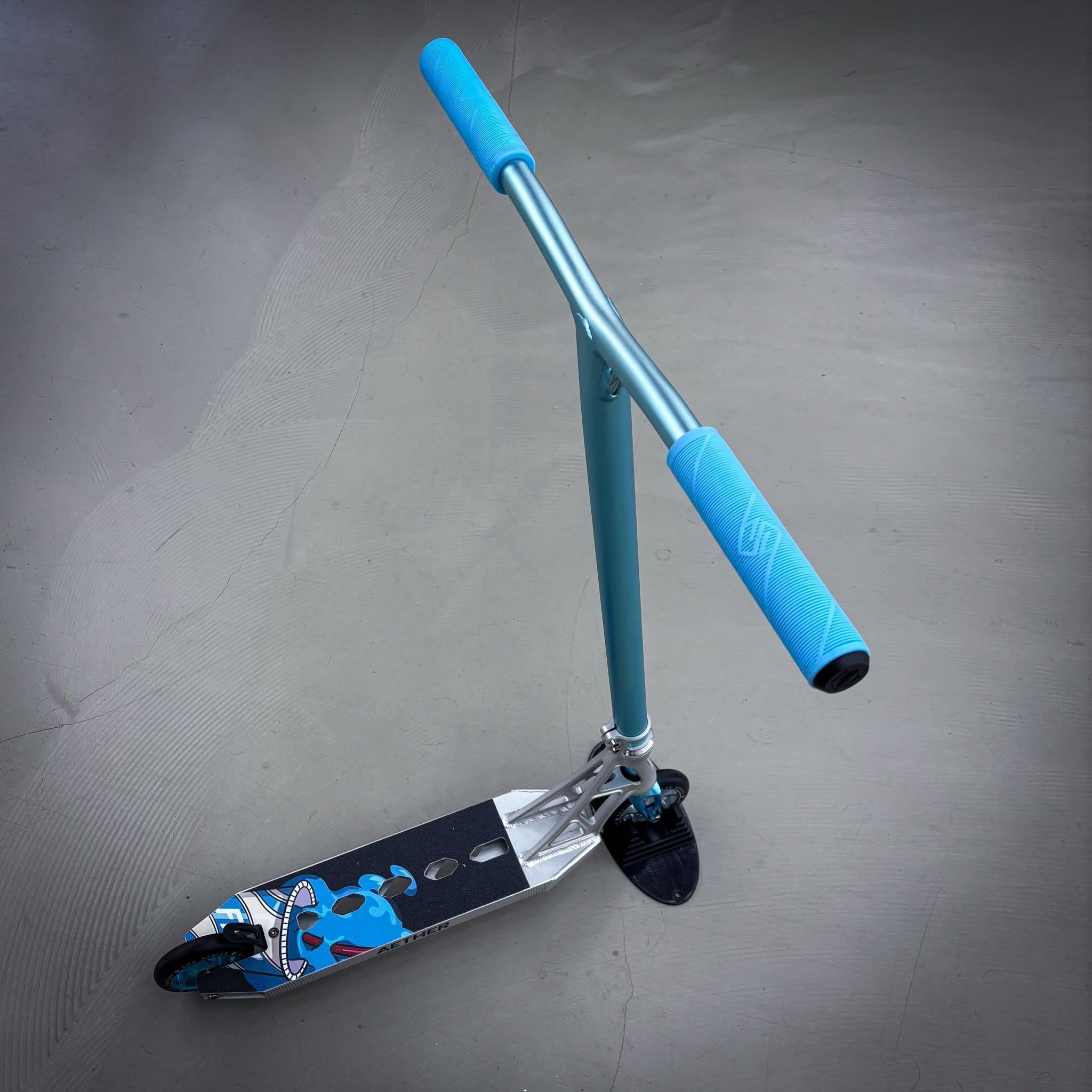 Striker Aether Silver/Teal Custom Build - Silver/Turkos-ScootWorld.se