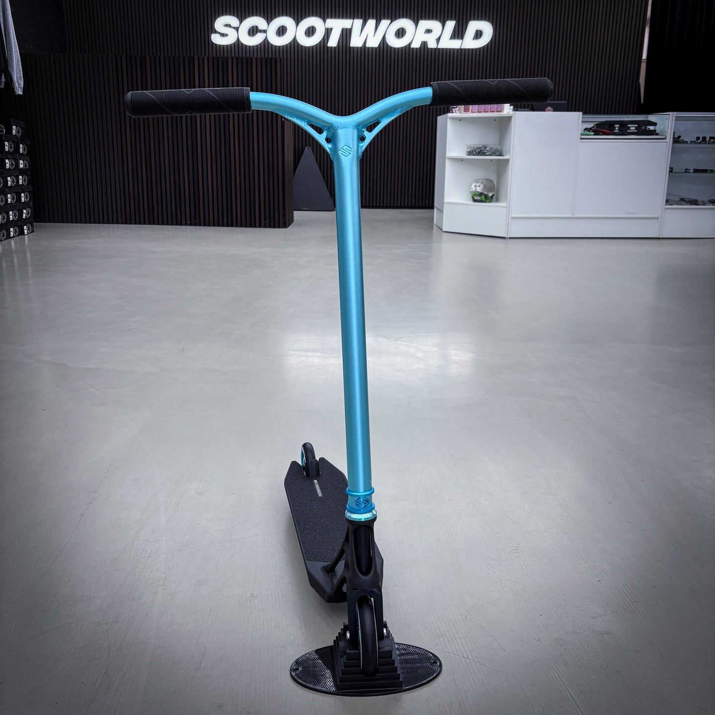 Striker Pande Black/Teal Custom Build - Svart/Turkos-ScootWorld.se