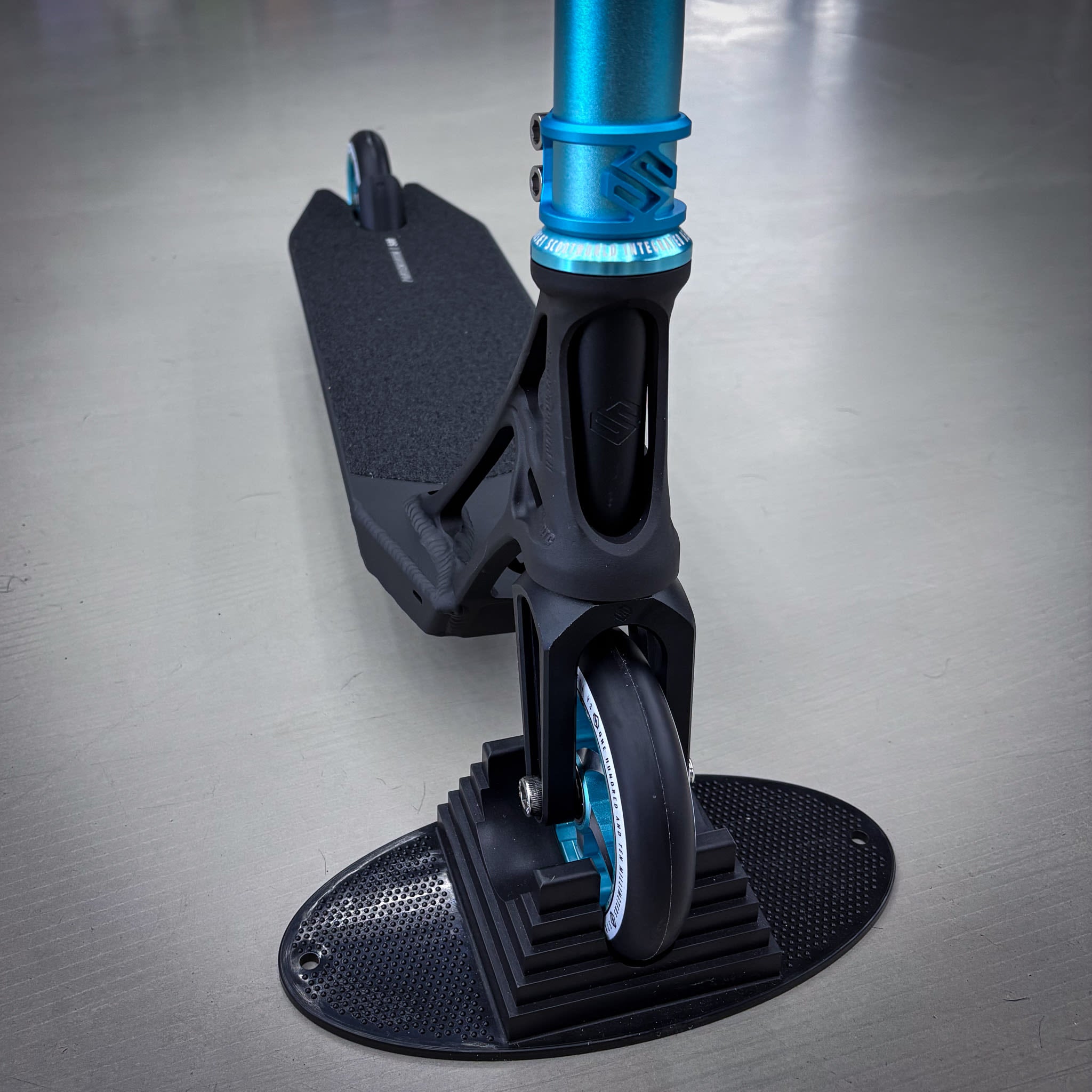 Striker Pande Black/Teal Custom Build - Svart/Turkos-ScootWorld.se