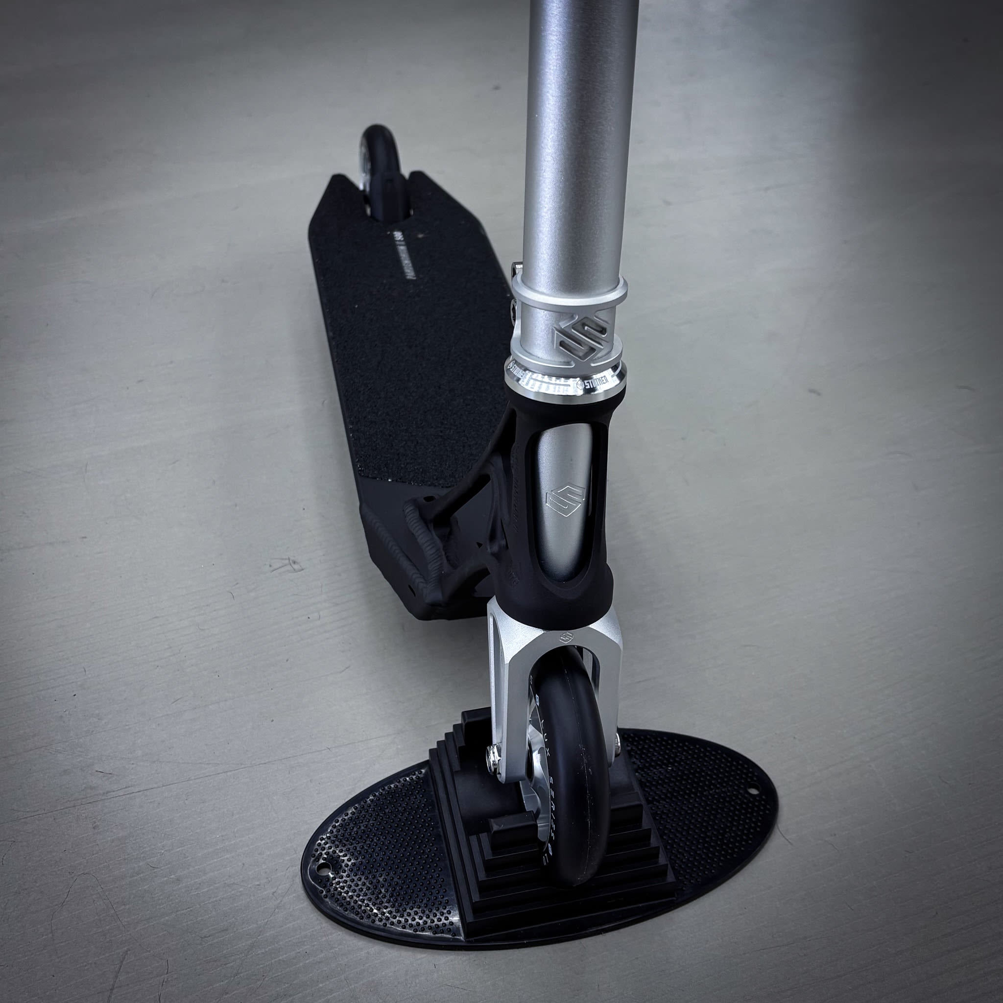 Striker Pande Black/Silver Custom Build - Svart/Silver-ScootWorld.se