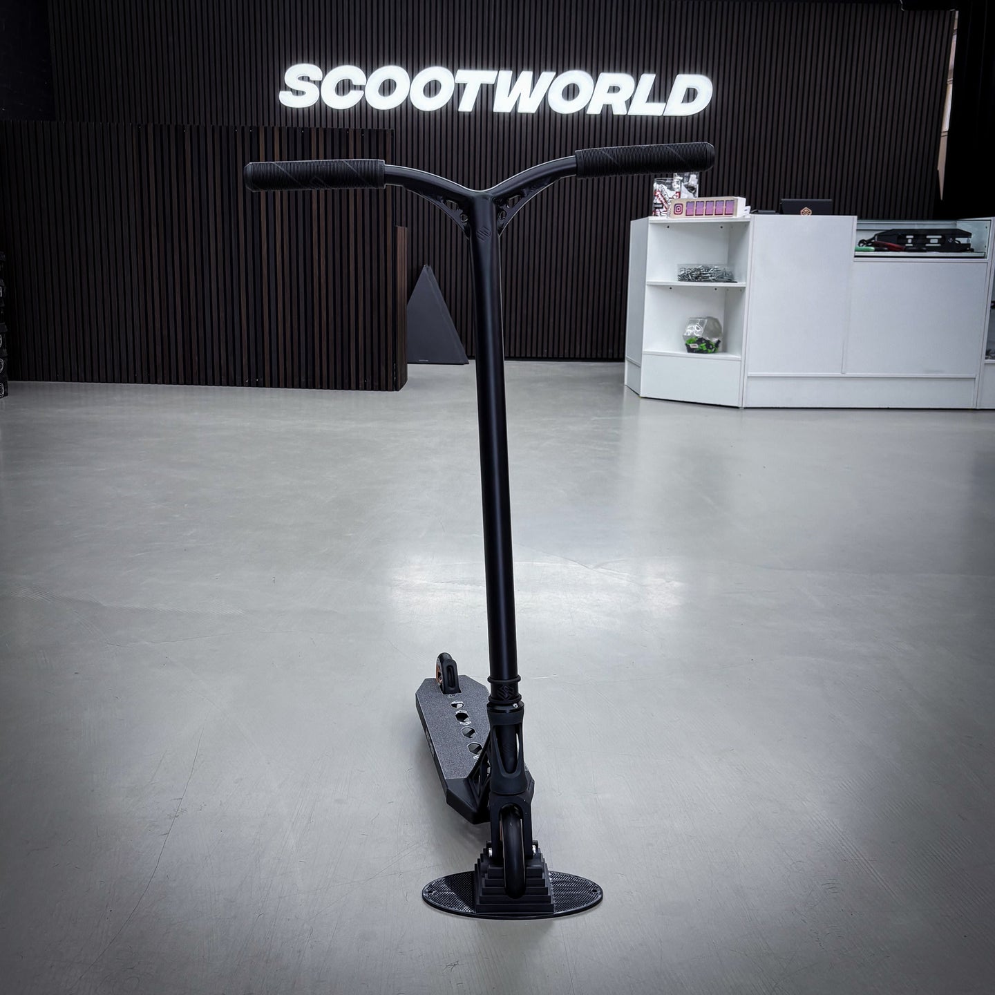 Striker Full Black Custom Build - Svart-ScootWorld.se