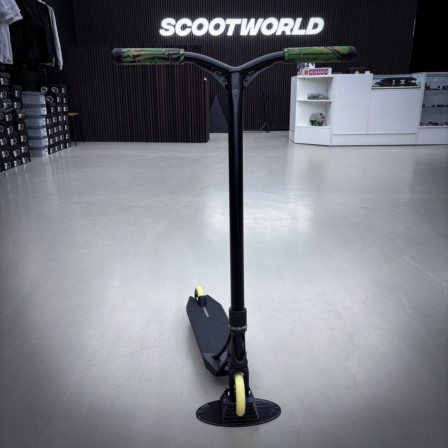 Striker Ethic Camo Custom Build - Svart-ScootWorld.se