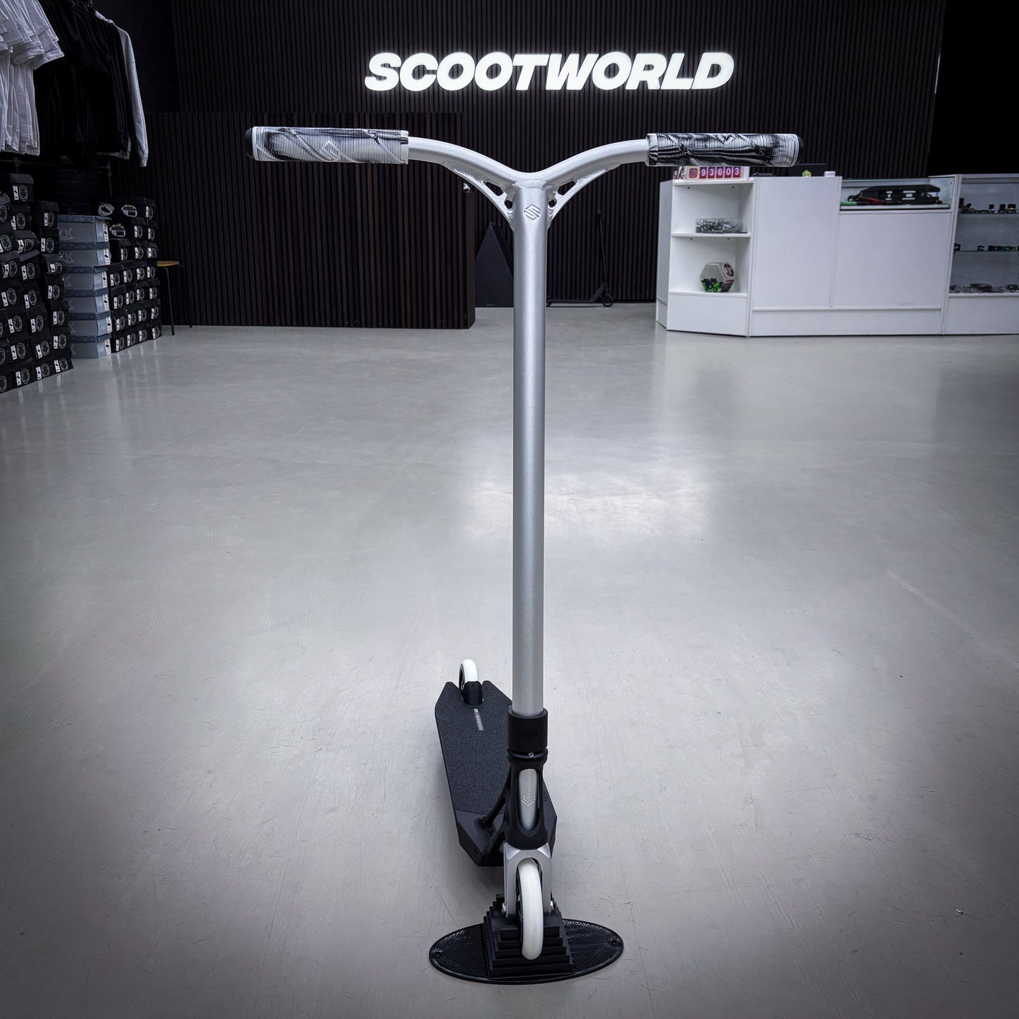 Striker Ethic Black/Silver Custom Build - Svart/Silver-ScootWorld.se