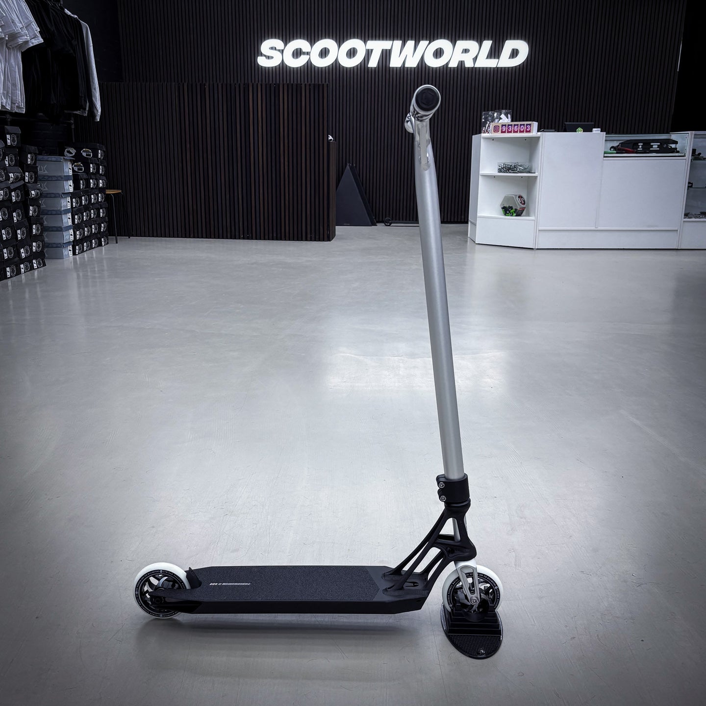 Striker Ethic Black/Silver Custom Build - Svart/Silver-ScootWorld.se