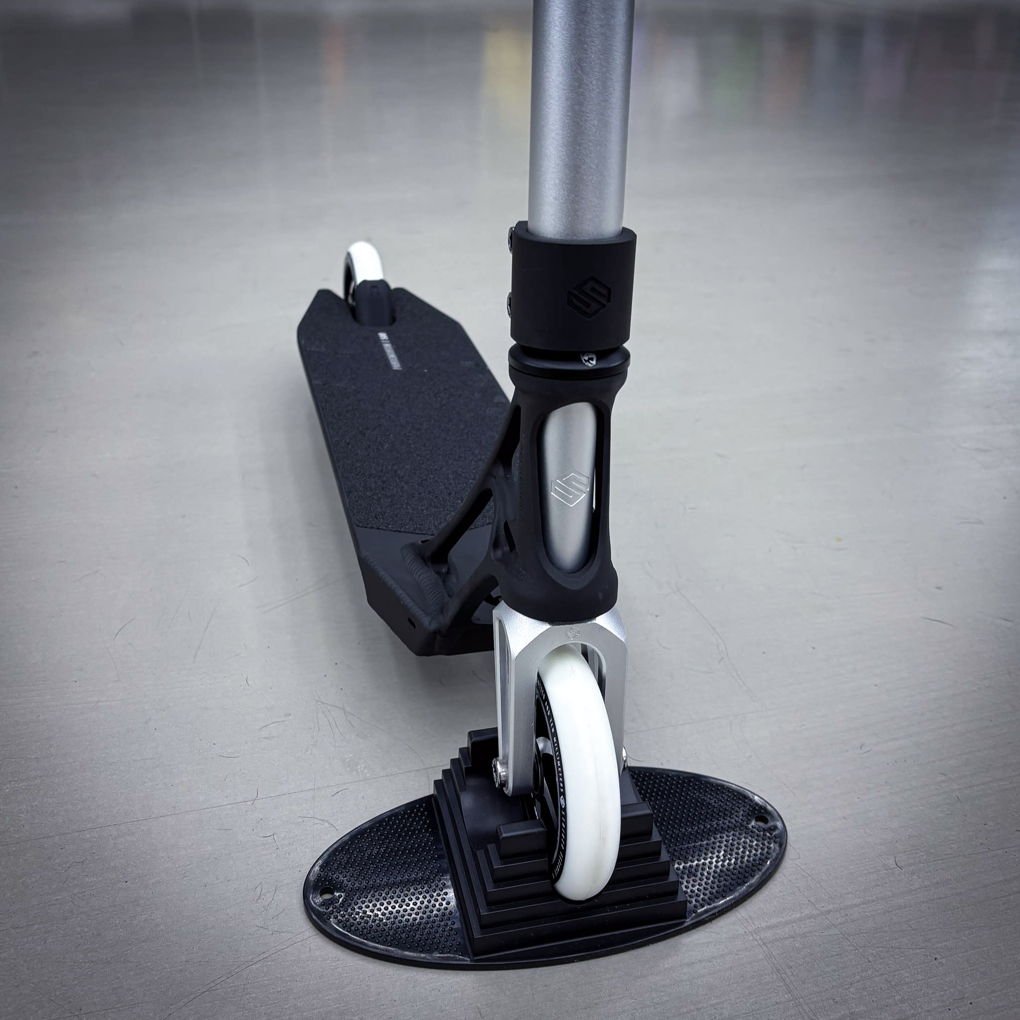 Striker Ethic Black/Silver Custom Build - Svart/Silver-ScootWorld.se