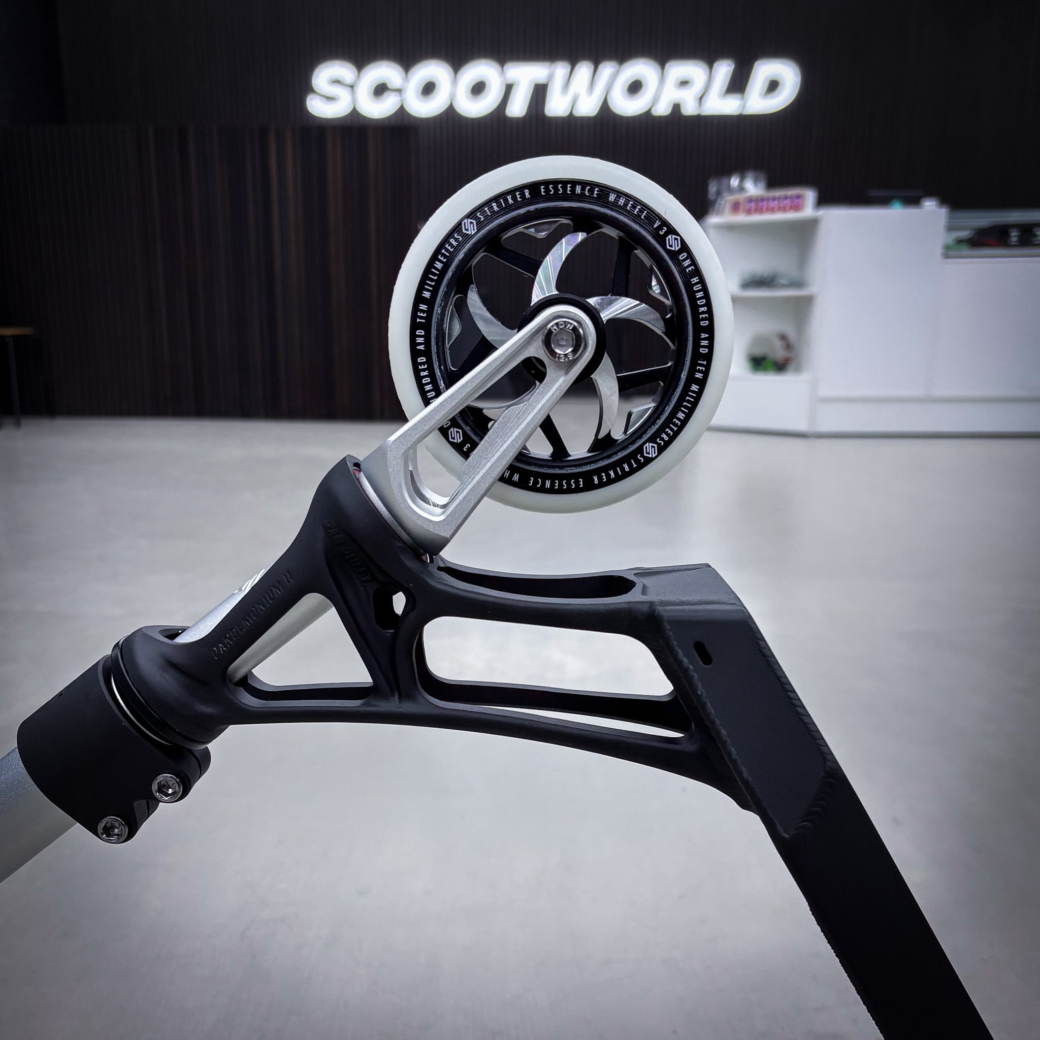 Striker Ethic Black/Silver Custom Build - Svart/Silver-ScootWorld.se