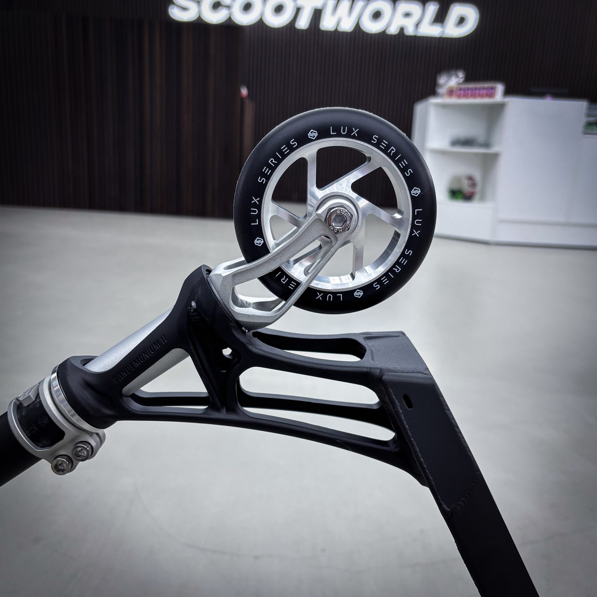 ScootWorld Titan Pande Custom Build - Svart/Silver-ScootWorld.se