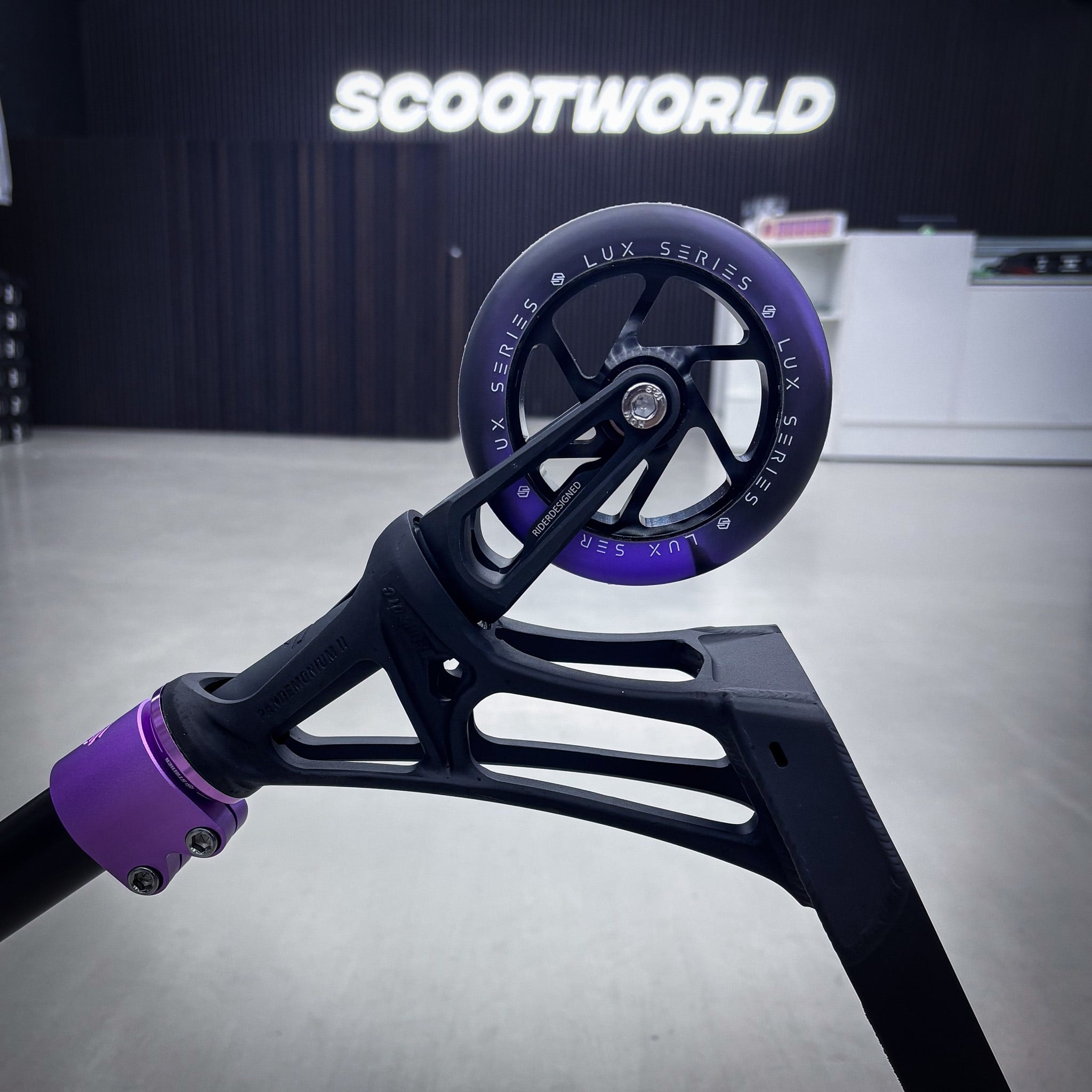 Striker Pande Black/Purple 460mm Custom Build - Svart/Lila-ScootWorld.se