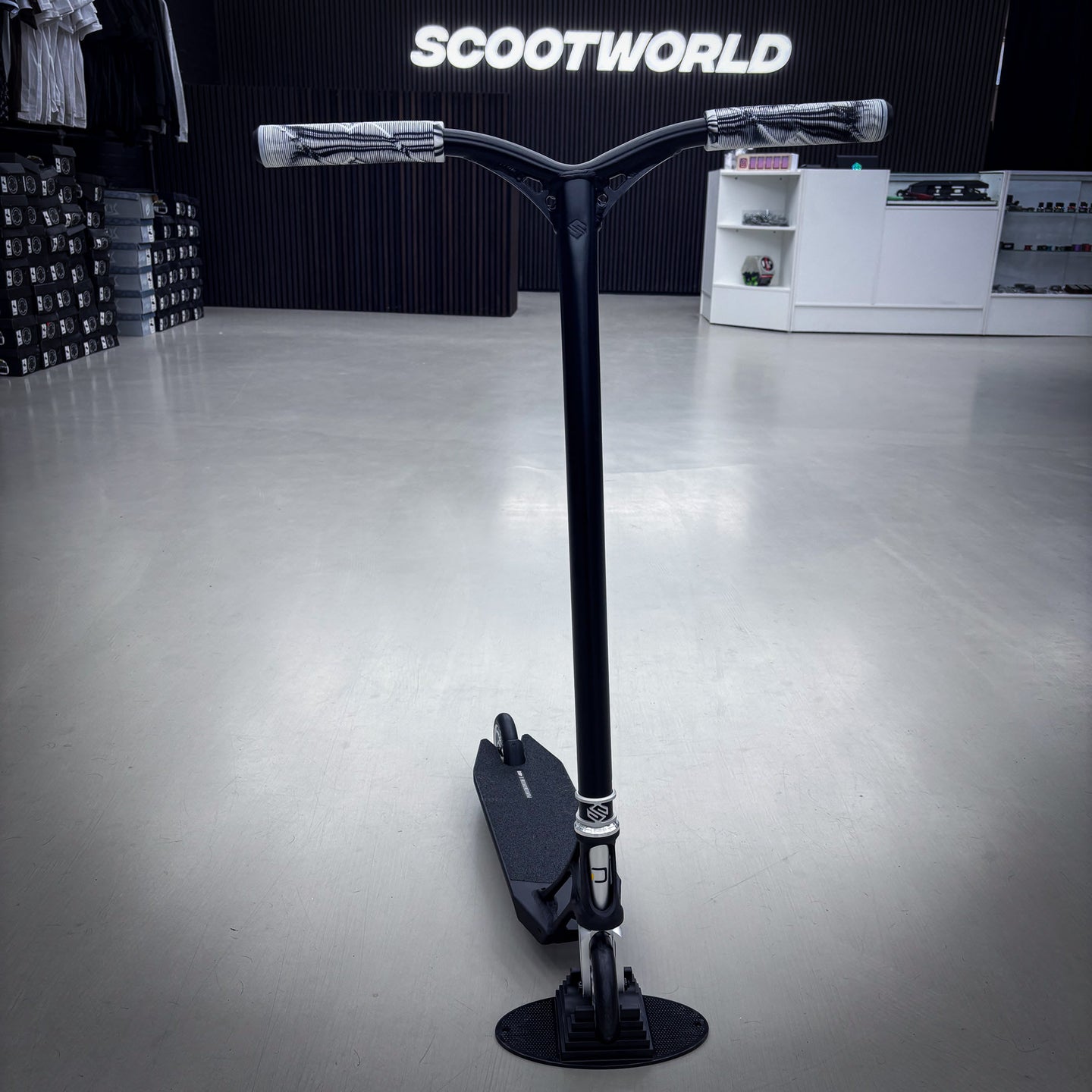 Striker Pande Black/Silver 460mm Custom Build - Svart/Silver-ScootWorld.se