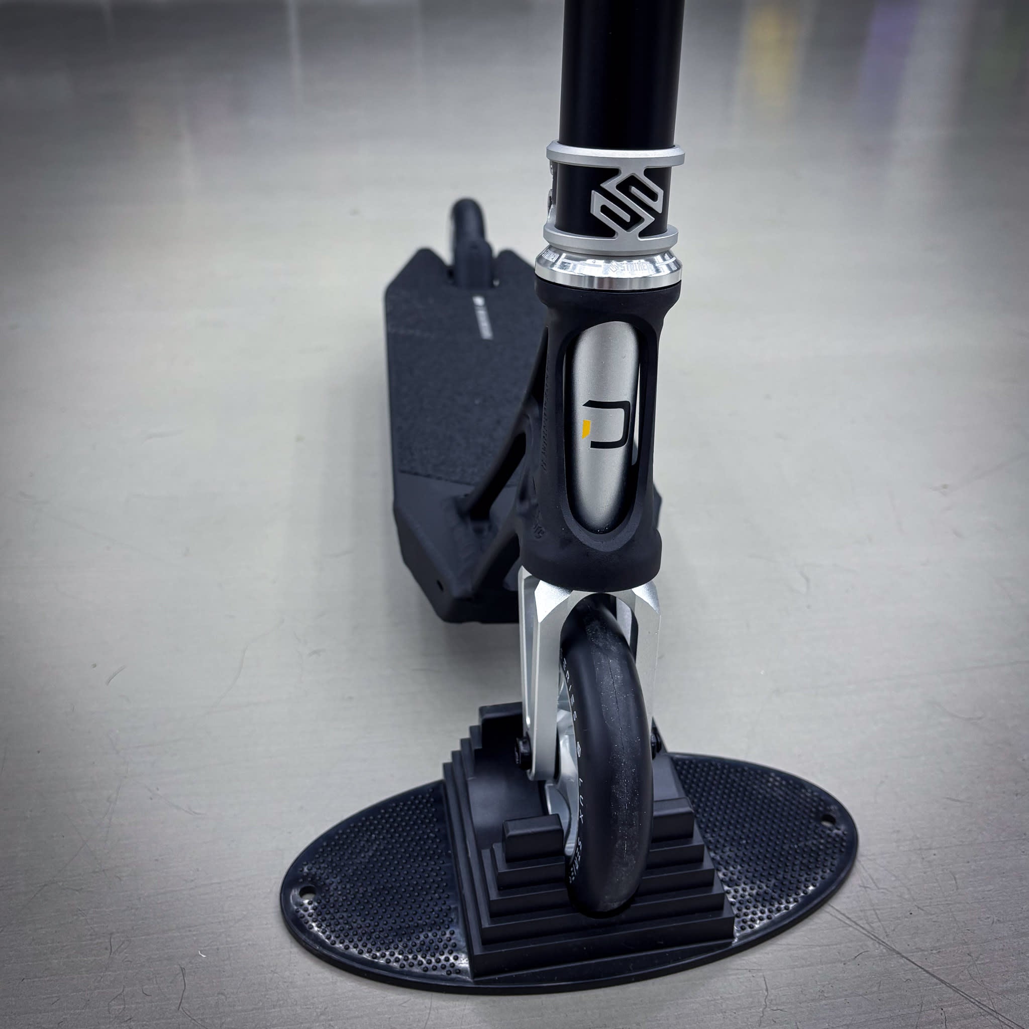 Striker Pande Black/Silver 460mm Custom Build - Svart/Silver-ScootWorld.se