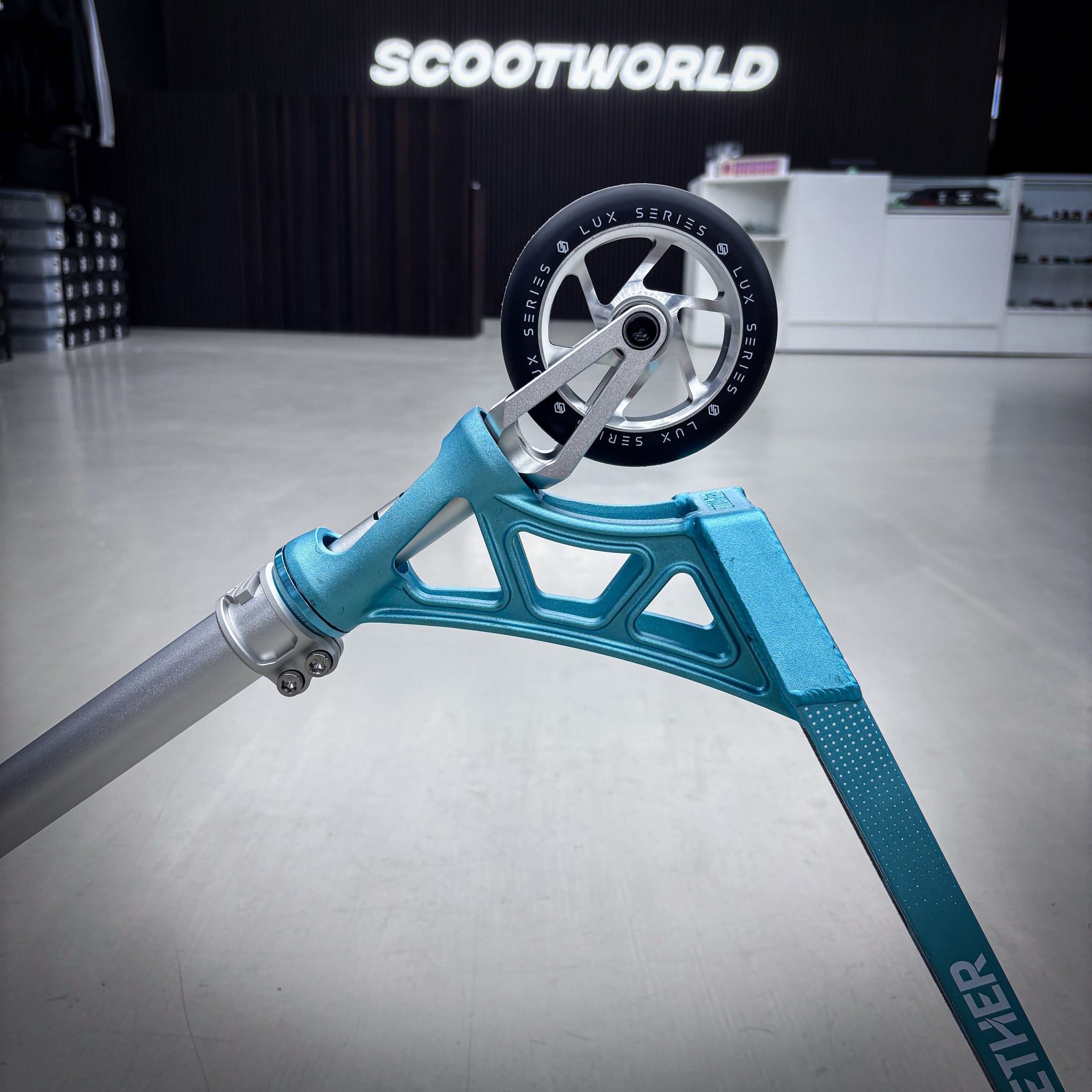 Striker Aether Teal/Silver Custom Build - Turkos/Silver-ScootWorld.se
