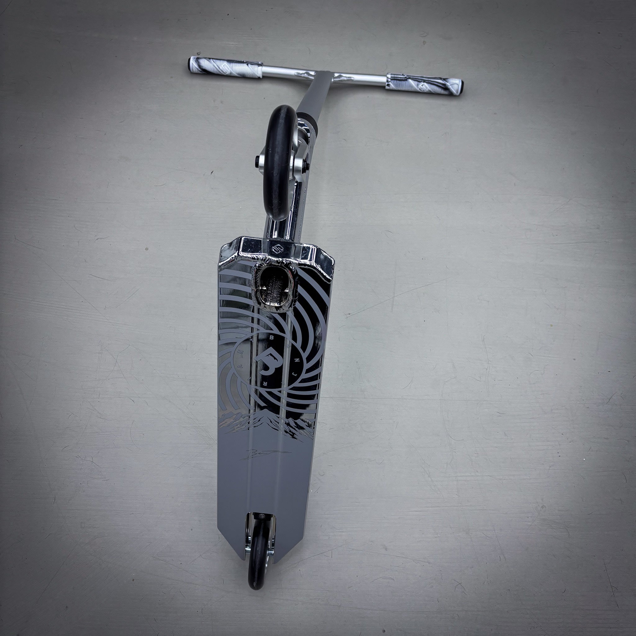 Striker BenJ Silver Custom Build - Silver-ScootWorld.se