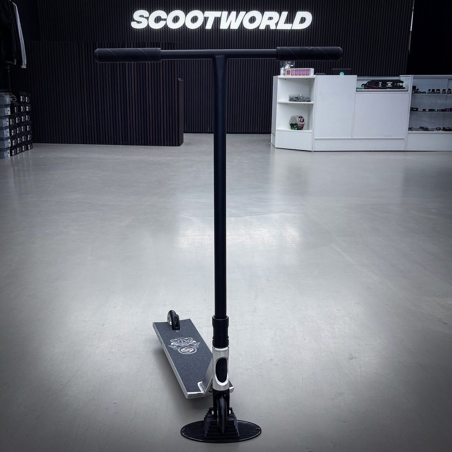 Striker Toni Street Black/Silver Custom Build - Svart/Silver-ScootWorld.se