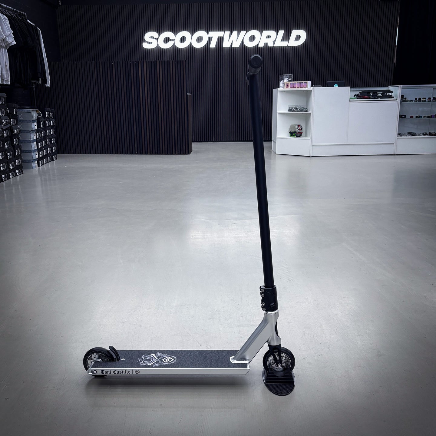 Striker Toni Street Black/Silver Custom Build - Svart/Silver-ScootWorld.se