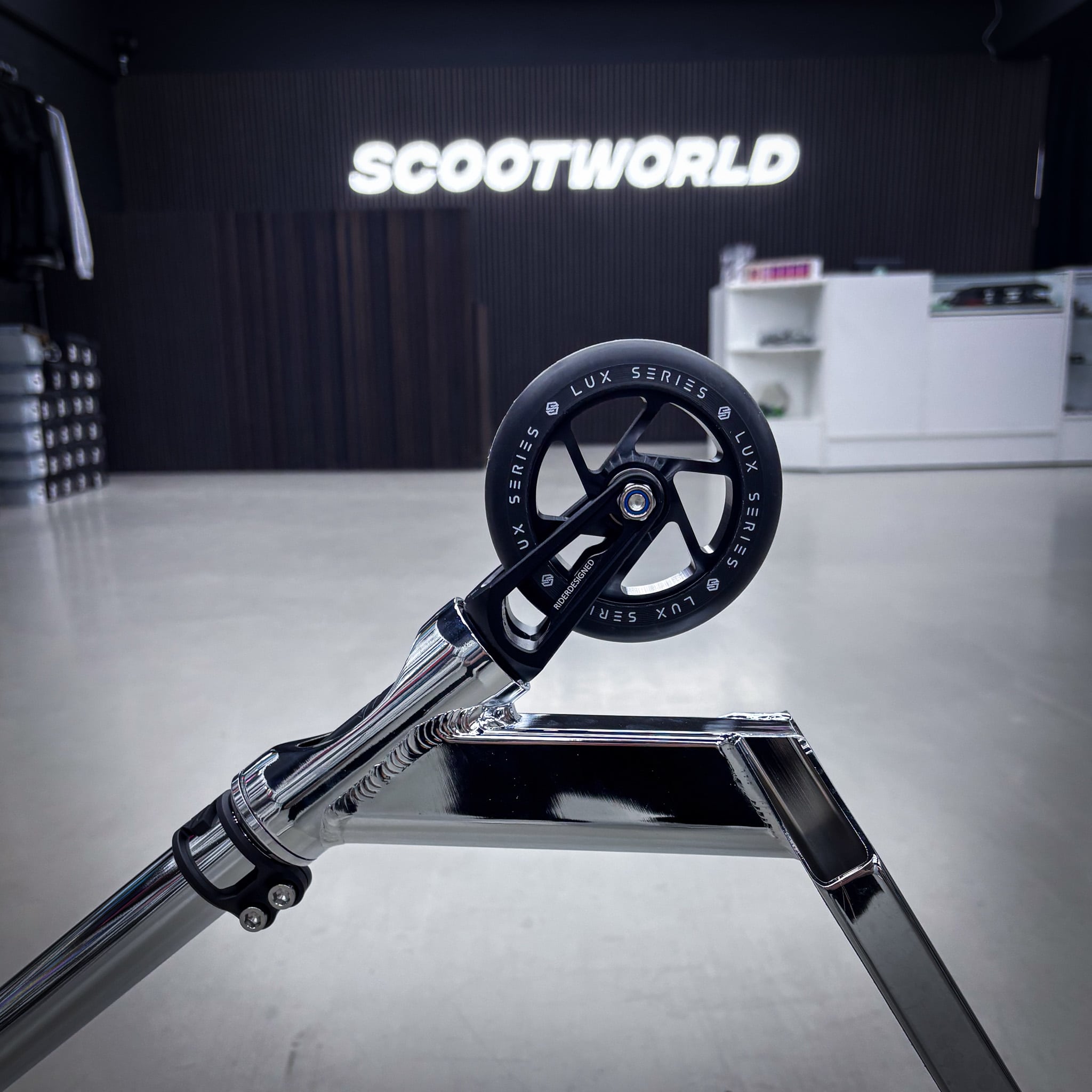 Striker Full Chrome Custom Build - Chrome-ScootWorld.se