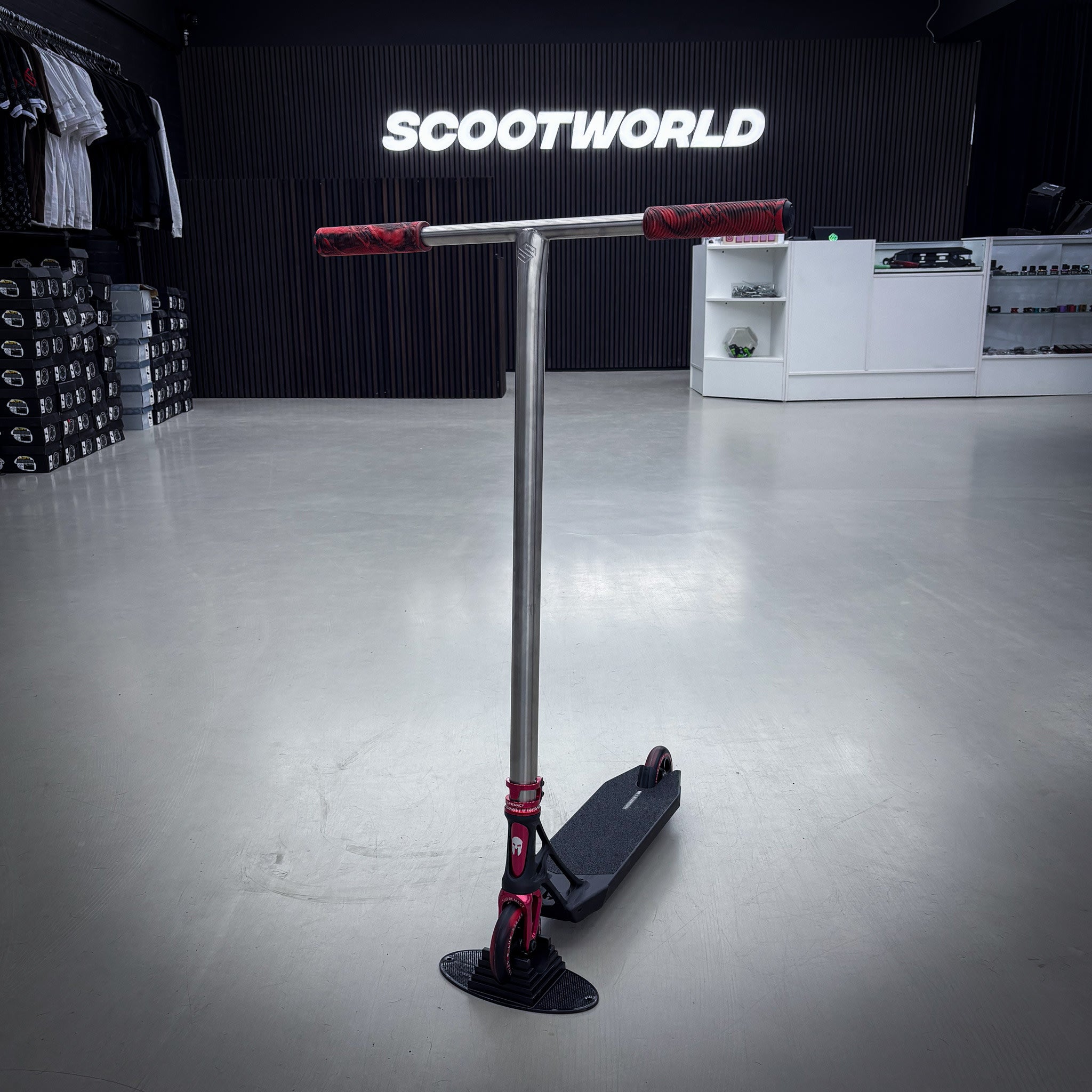 Striker Titan Pande Red Custom Build - Svart/Röd/Silver-ScootWorld.se