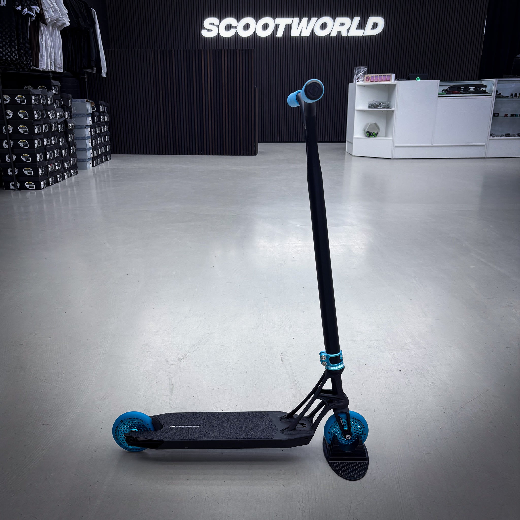 Striker Pande Lightweight 2 Custom Build - Svart/Turkos-ScootWorld.se