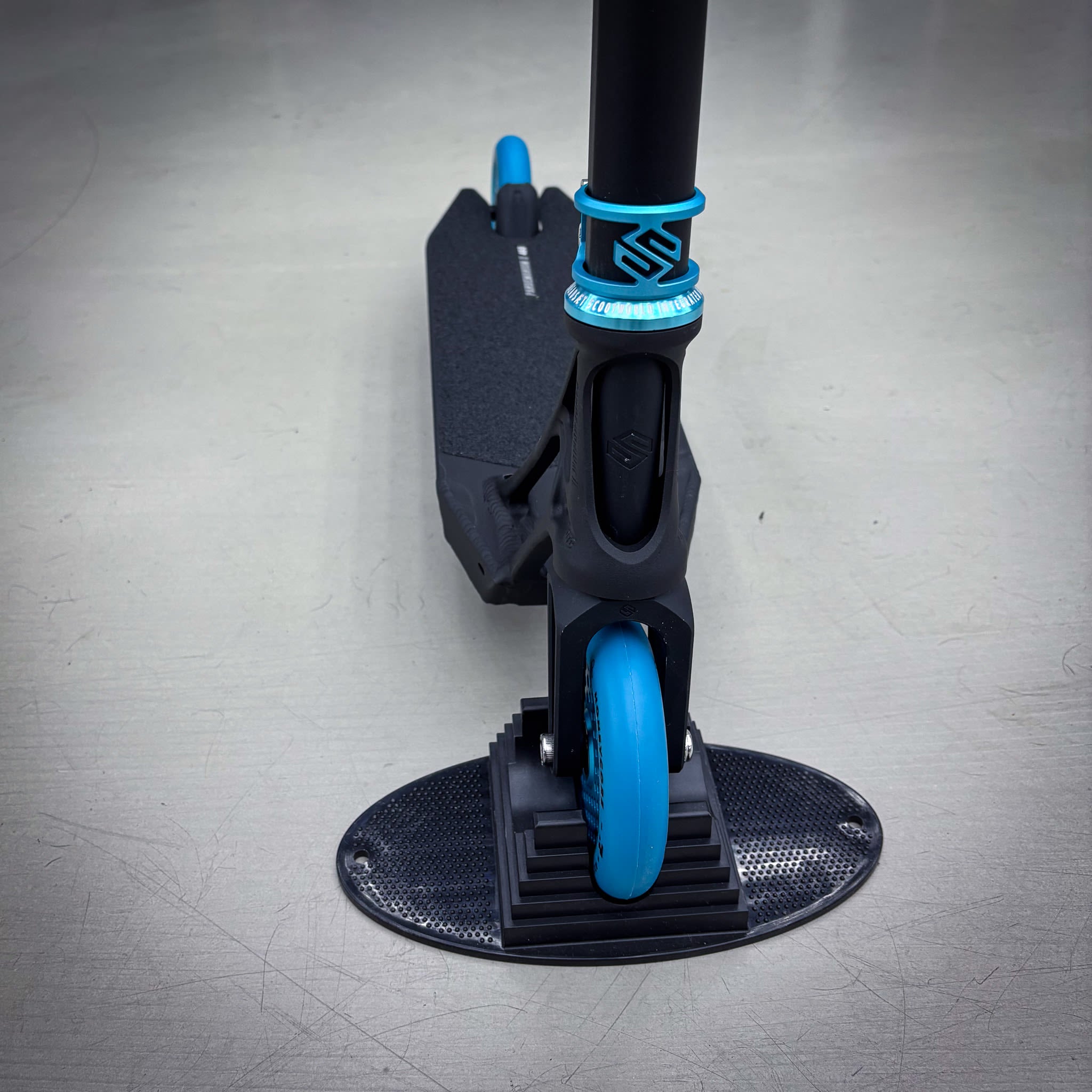 Striker Pande Lightweight 2 Custom Build - Svart/Turkos-ScootWorld.se