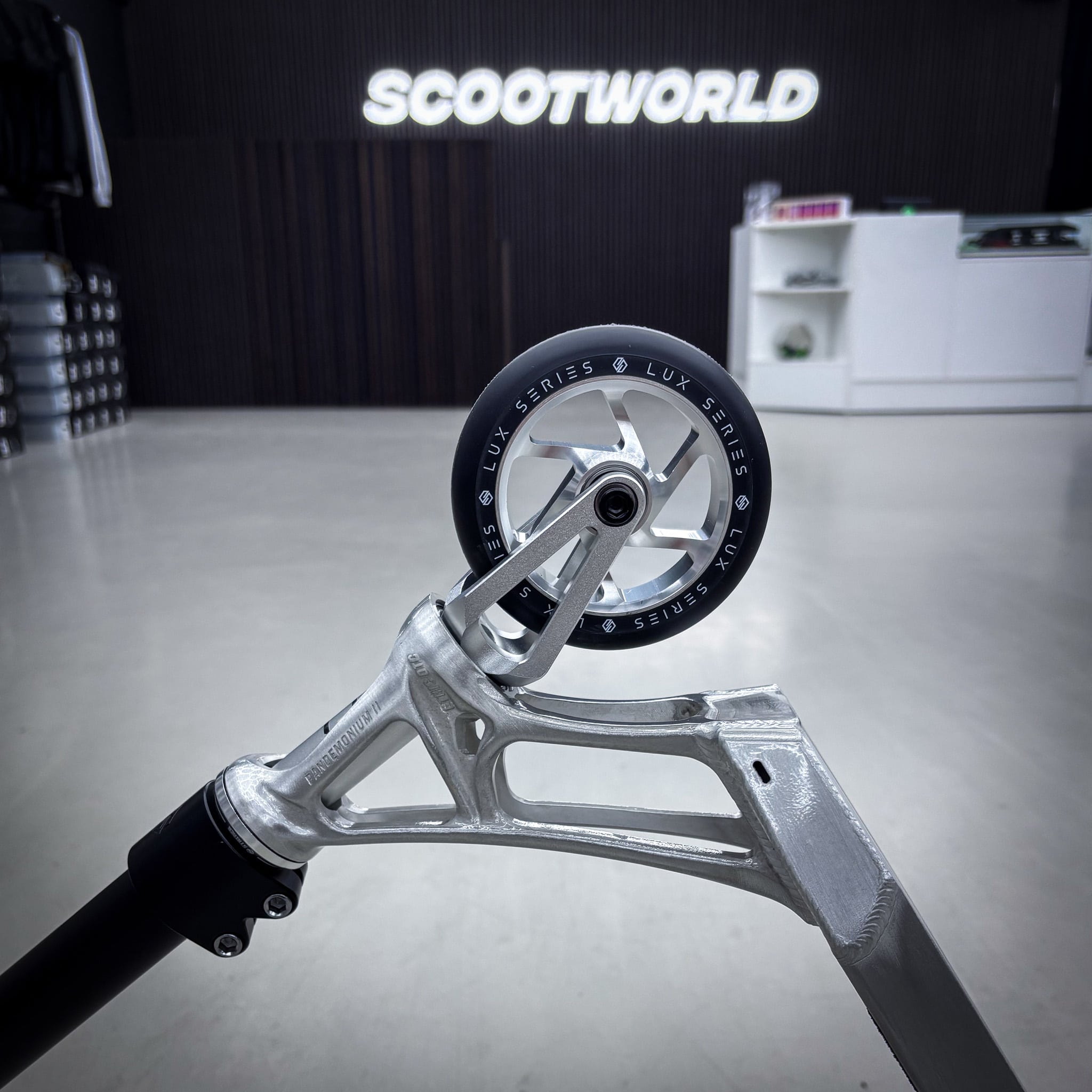 Striker Pande Black/Silver Custom Build - Svart/Silver-ScootWorld.se