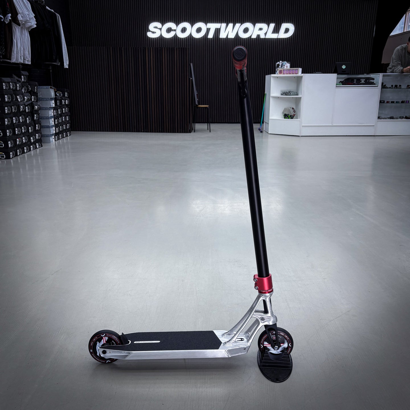 Striker Pande Silver/Black/Red Custom Build - Silver/Svart/Röd-ScootWorld.se
