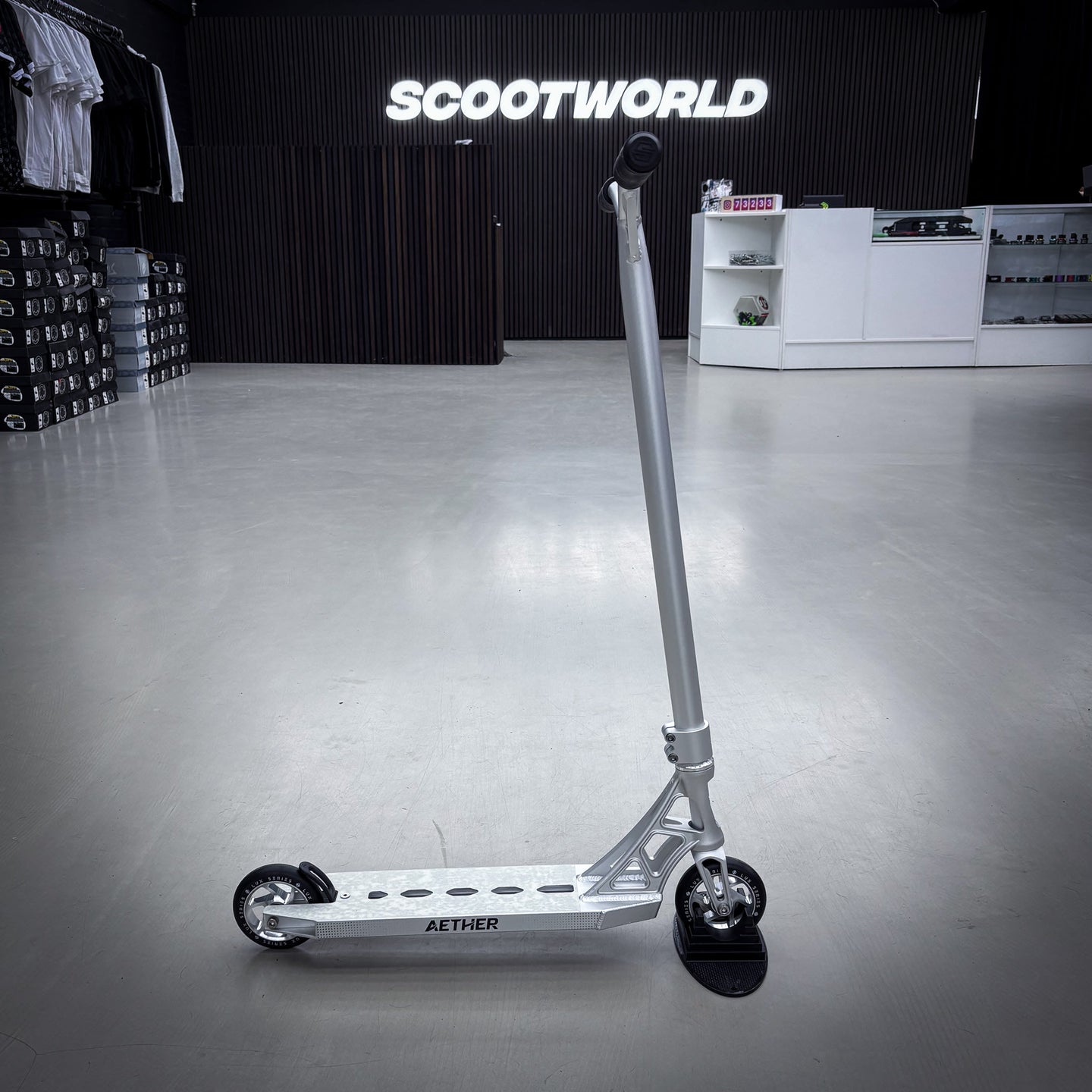 Striker Aether Silver Custom Build - Silver-ScootWorld.se