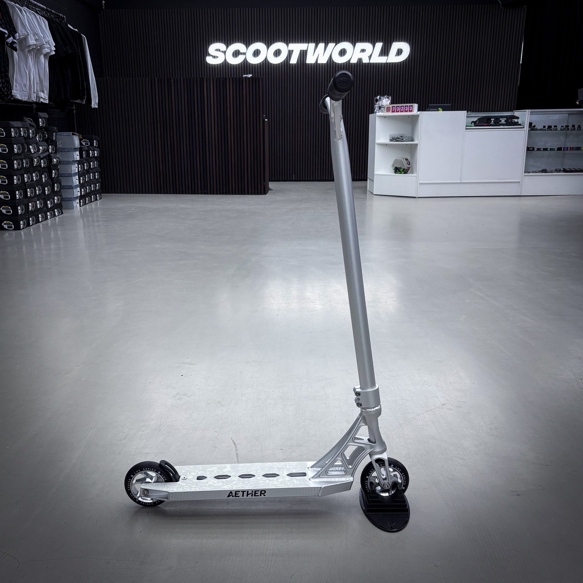 Striker Aether Silver Custom Build - Silver-ScootWorld.se
