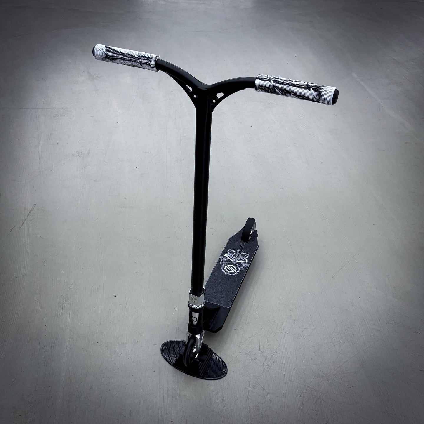 Striker Panda Freestyle Custom Build - Svart/Silver-ScootWorld.se