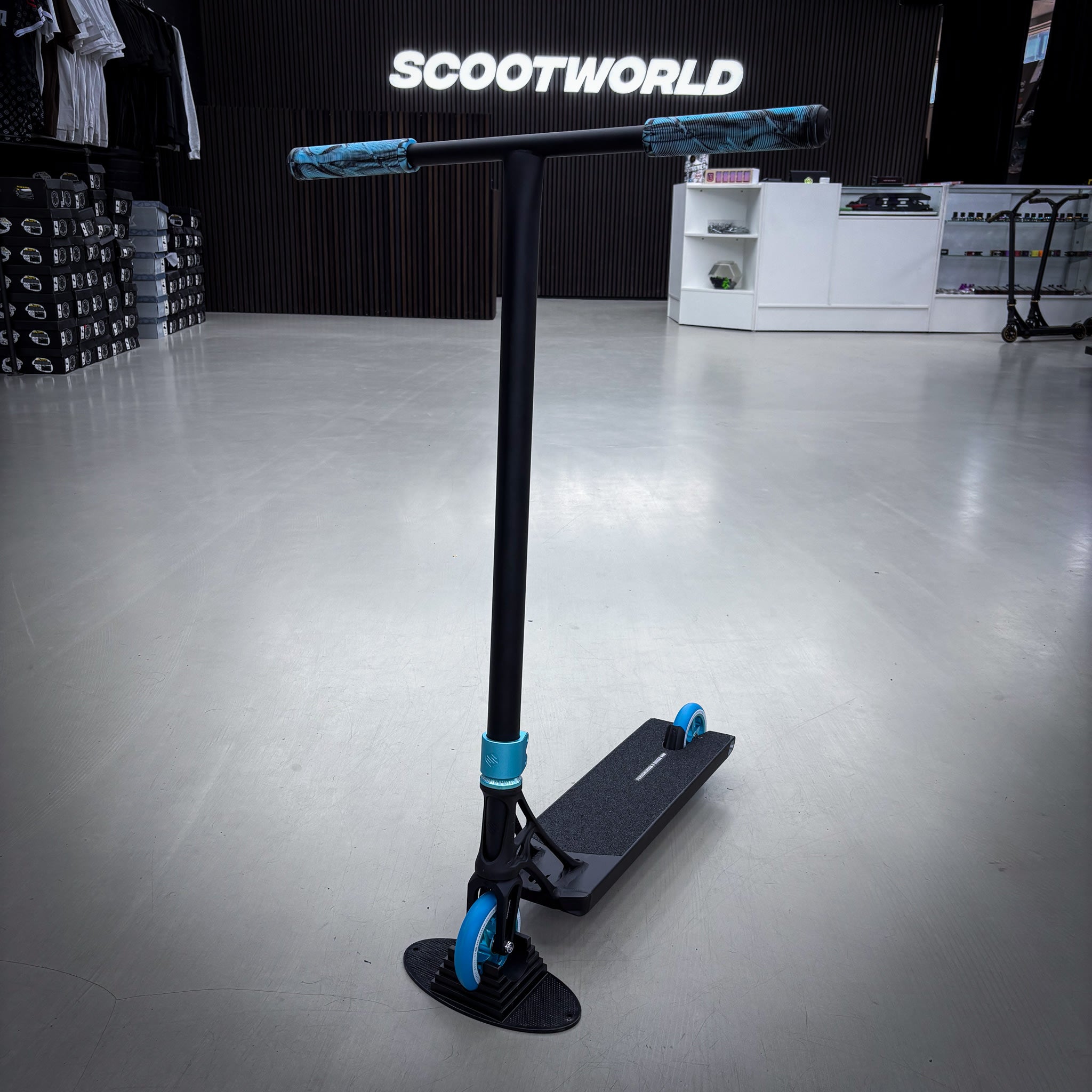 Striker Ethic 500mm BOXED Black Teal Custom Build - Svart/Turkos-ScootWorld.se