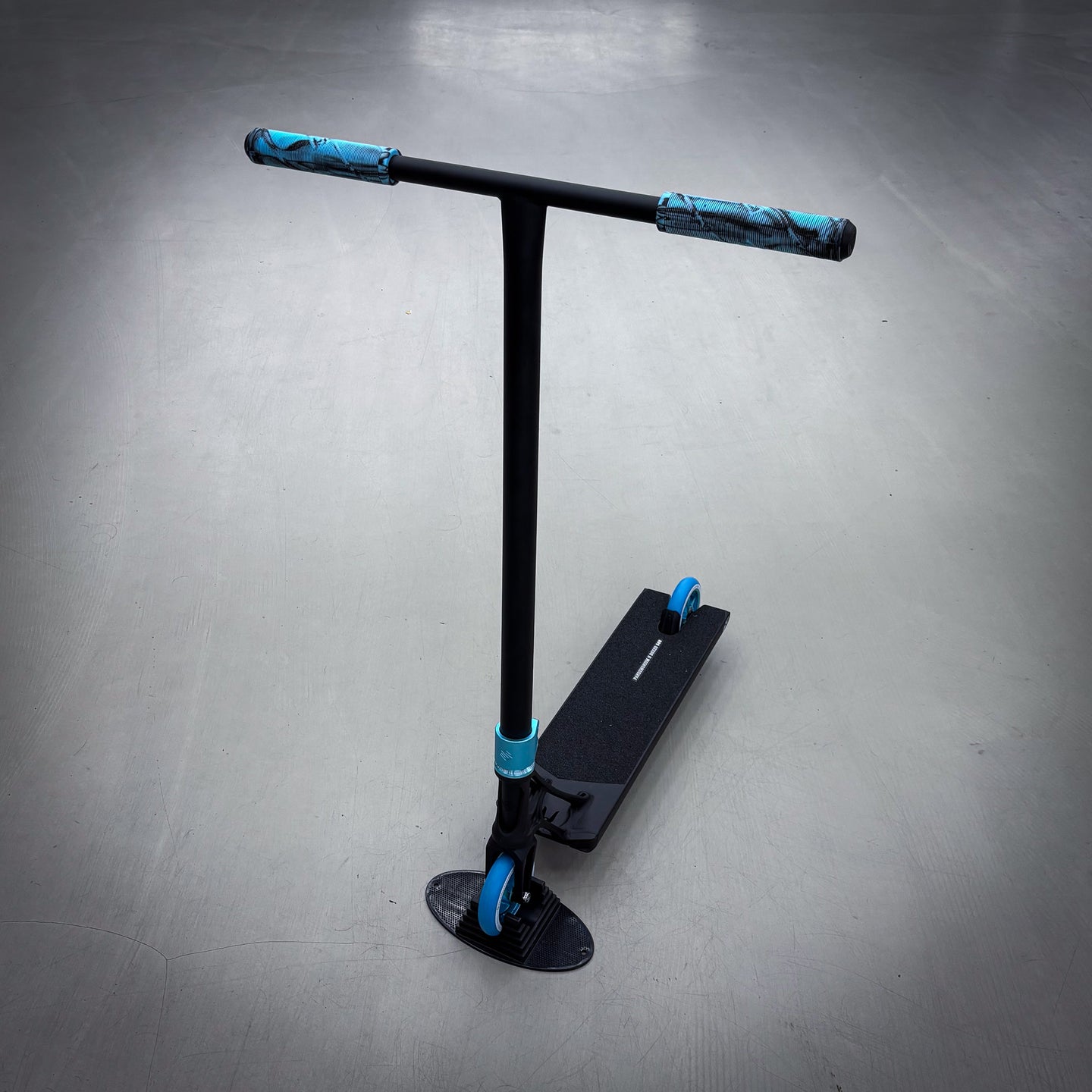 Striker Ethic 500mm BOXED Black Teal Custom Build - Svart/Turkos-ScootWorld.se