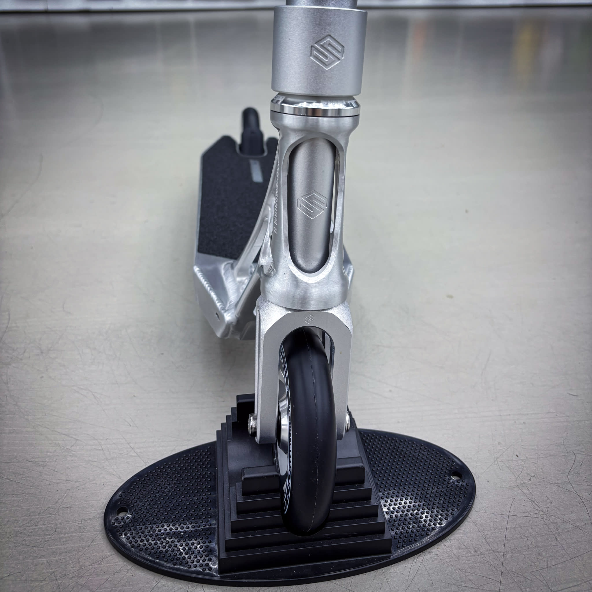 Striker Ethic Silver Custom Build - Silver-ScootWorld.se